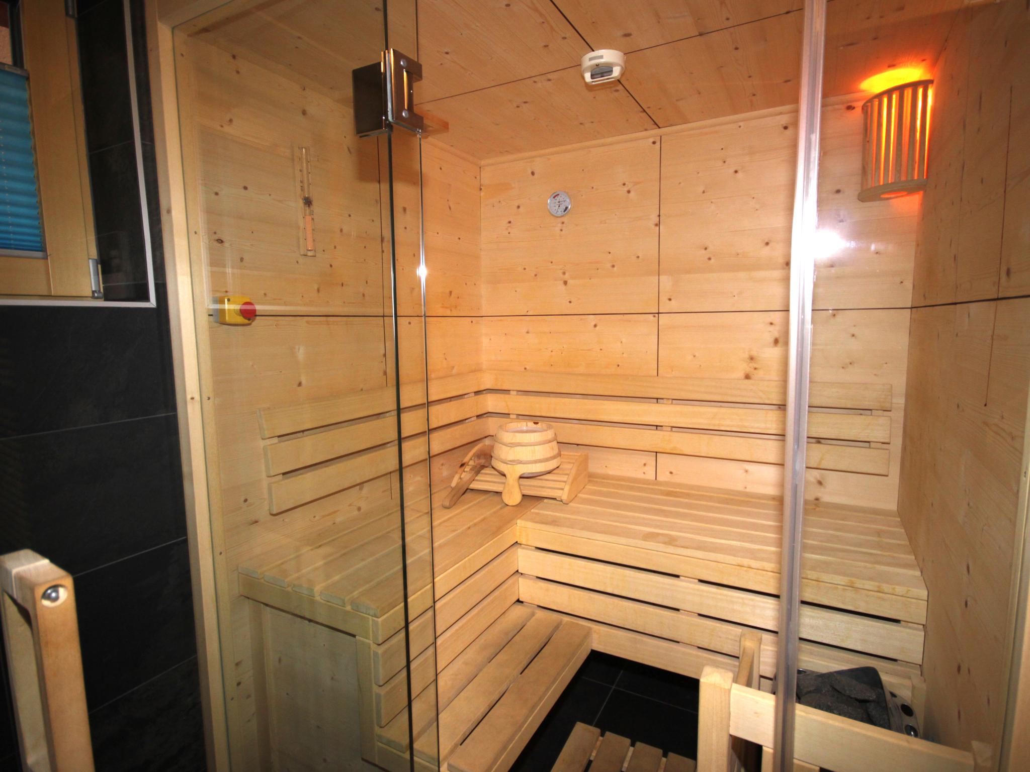 Bathroom facilities at Kaprun Lodge - L in Kaprun