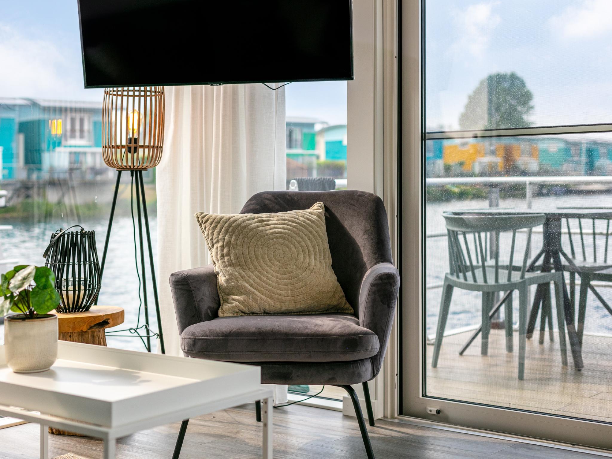 Bedroom with comfortable beds at La Serafat in Maasbommel