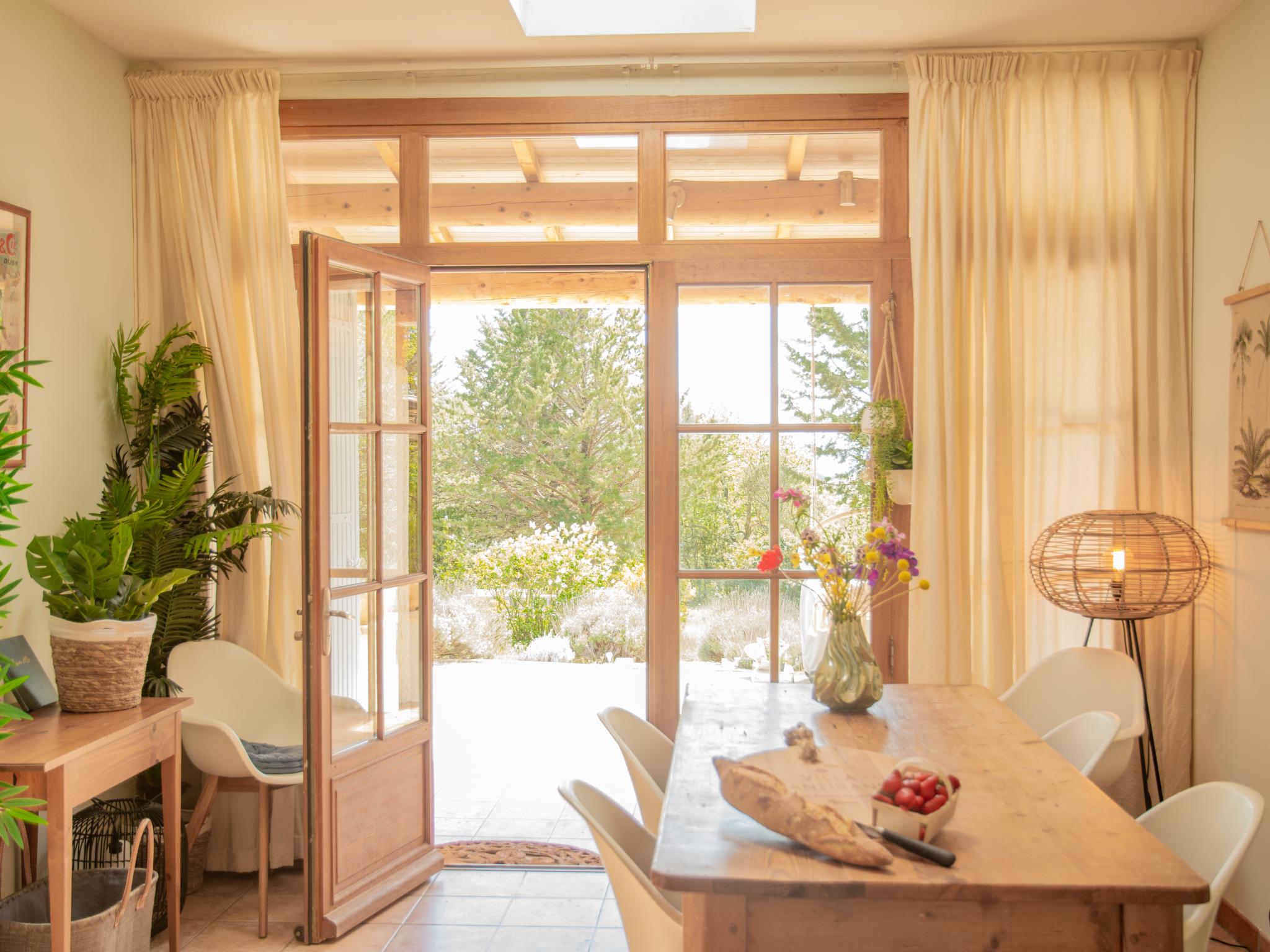 Modern kitchen at Villa Cantirane in Saint-Pierre-de-Vassols