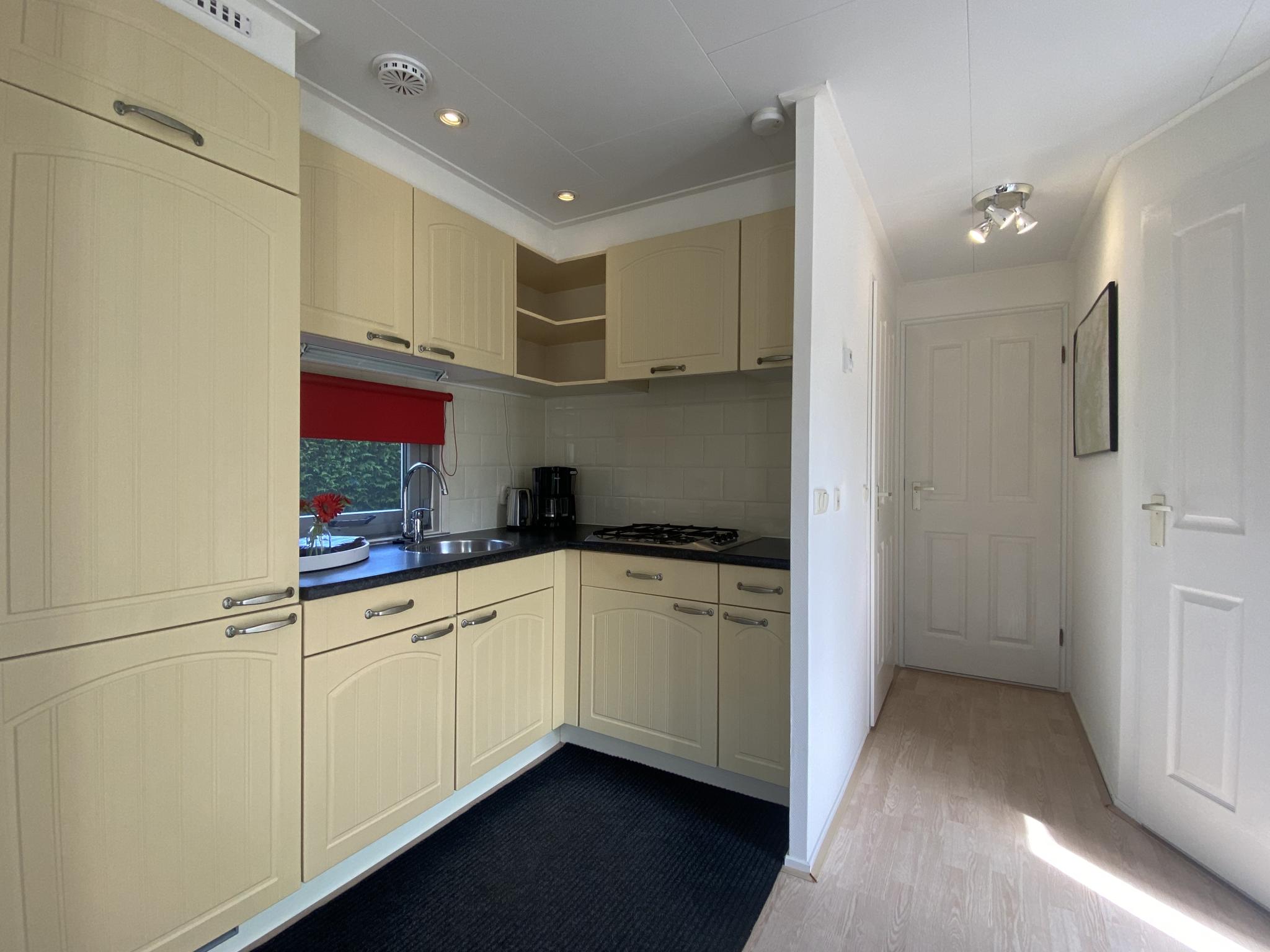 Modern kitchen at Vakantiehuis Das in Hulshorst