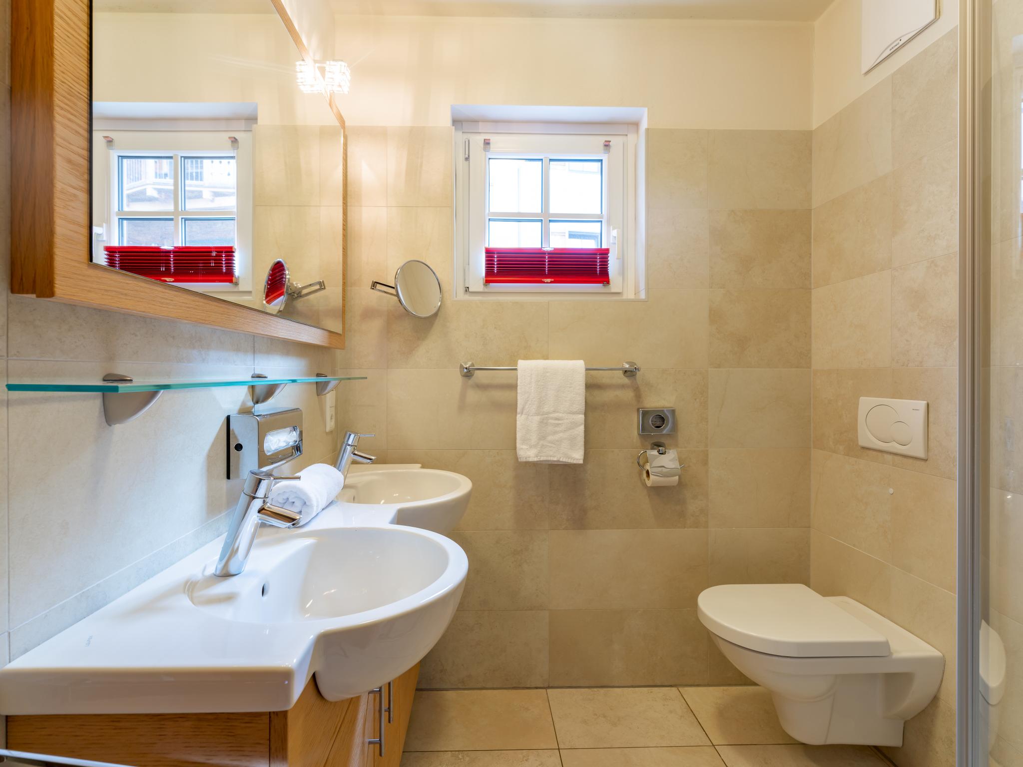 Swimming pool area at Arieke E10 in Kaprun