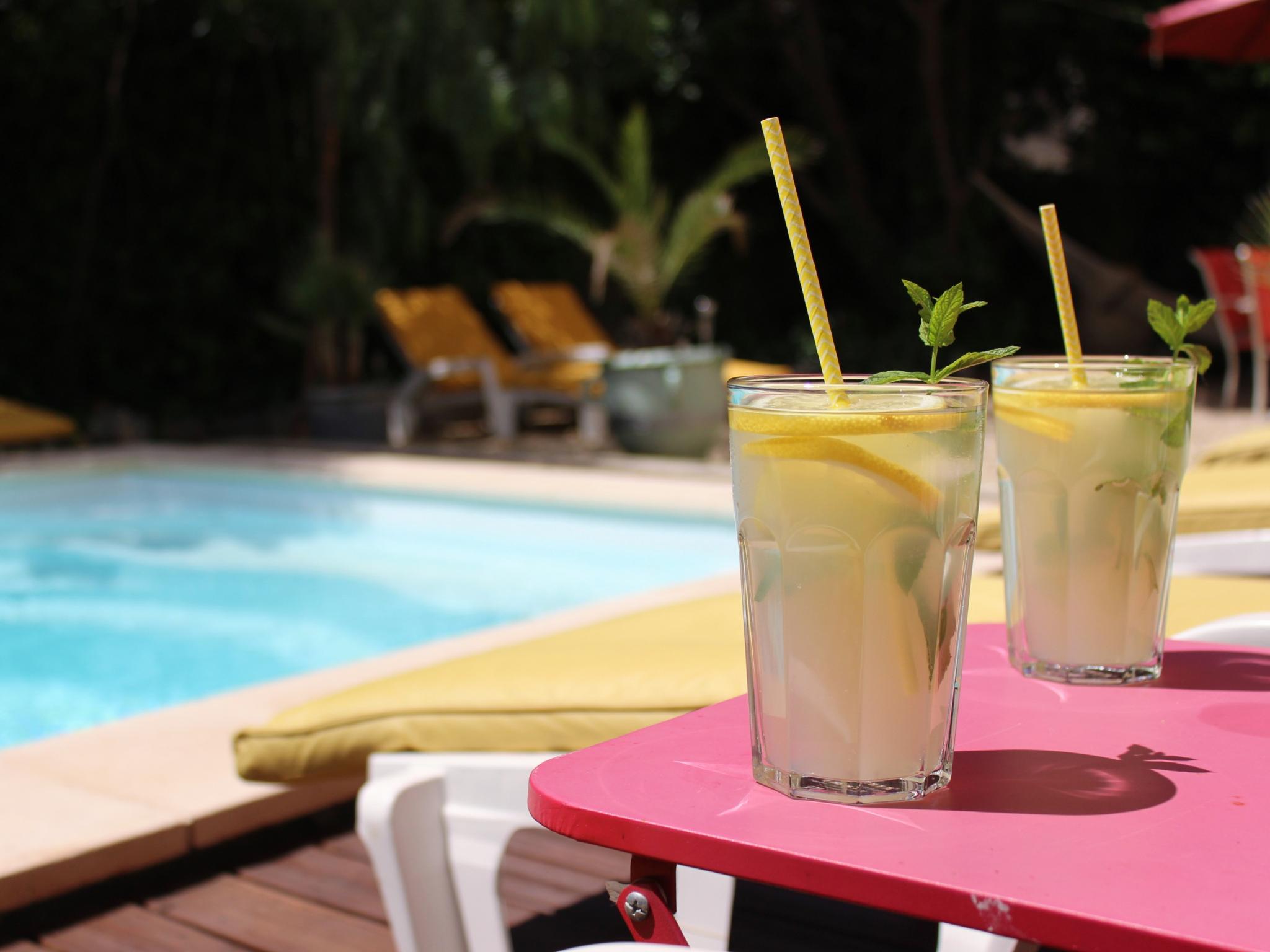 Bedroom with comfortable beds at La maison des Vendangeurs 10 in Olonzac