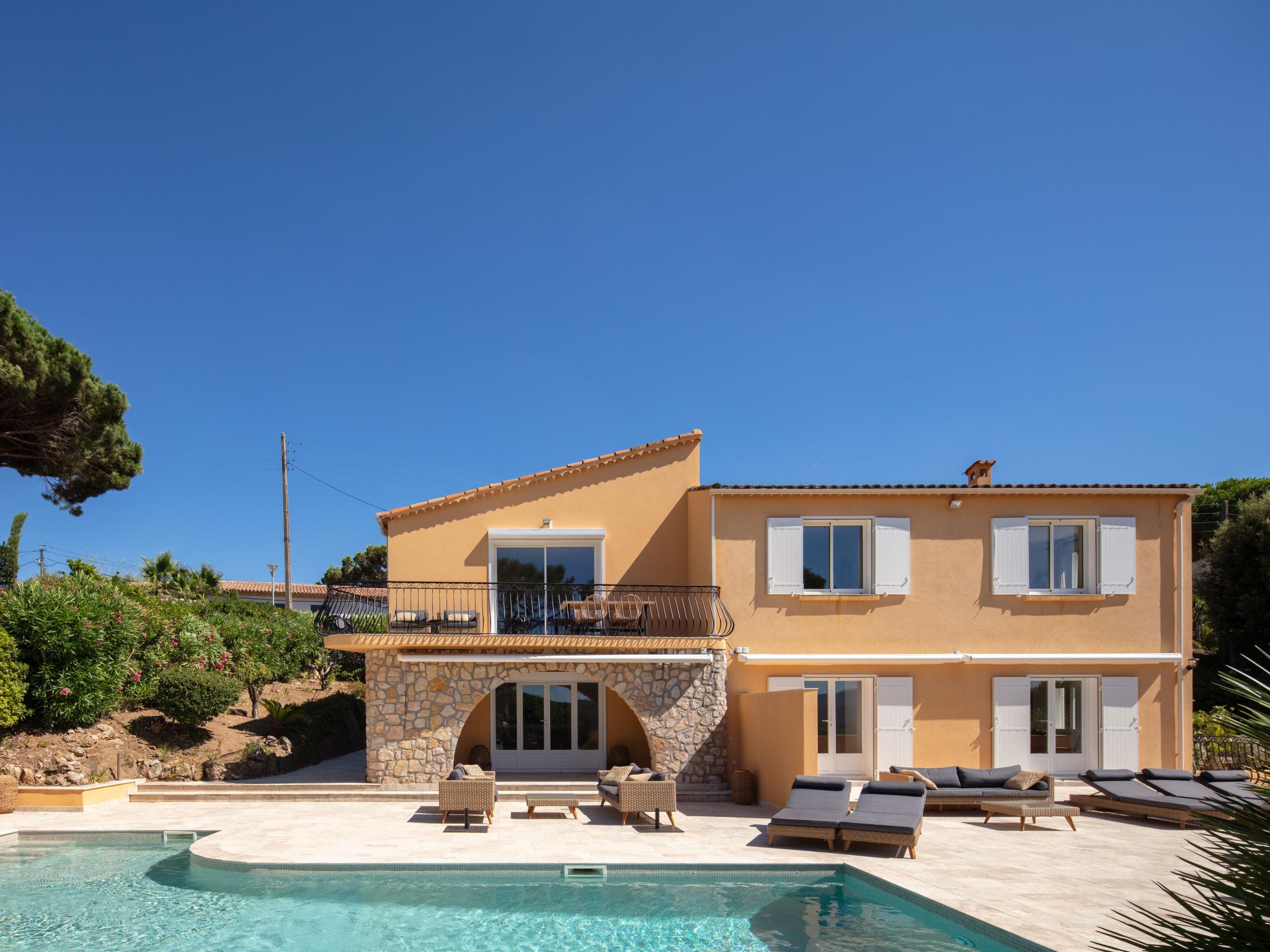 Bedroom with comfortable beds at Golf et Mer C5 in Sainte Maxime