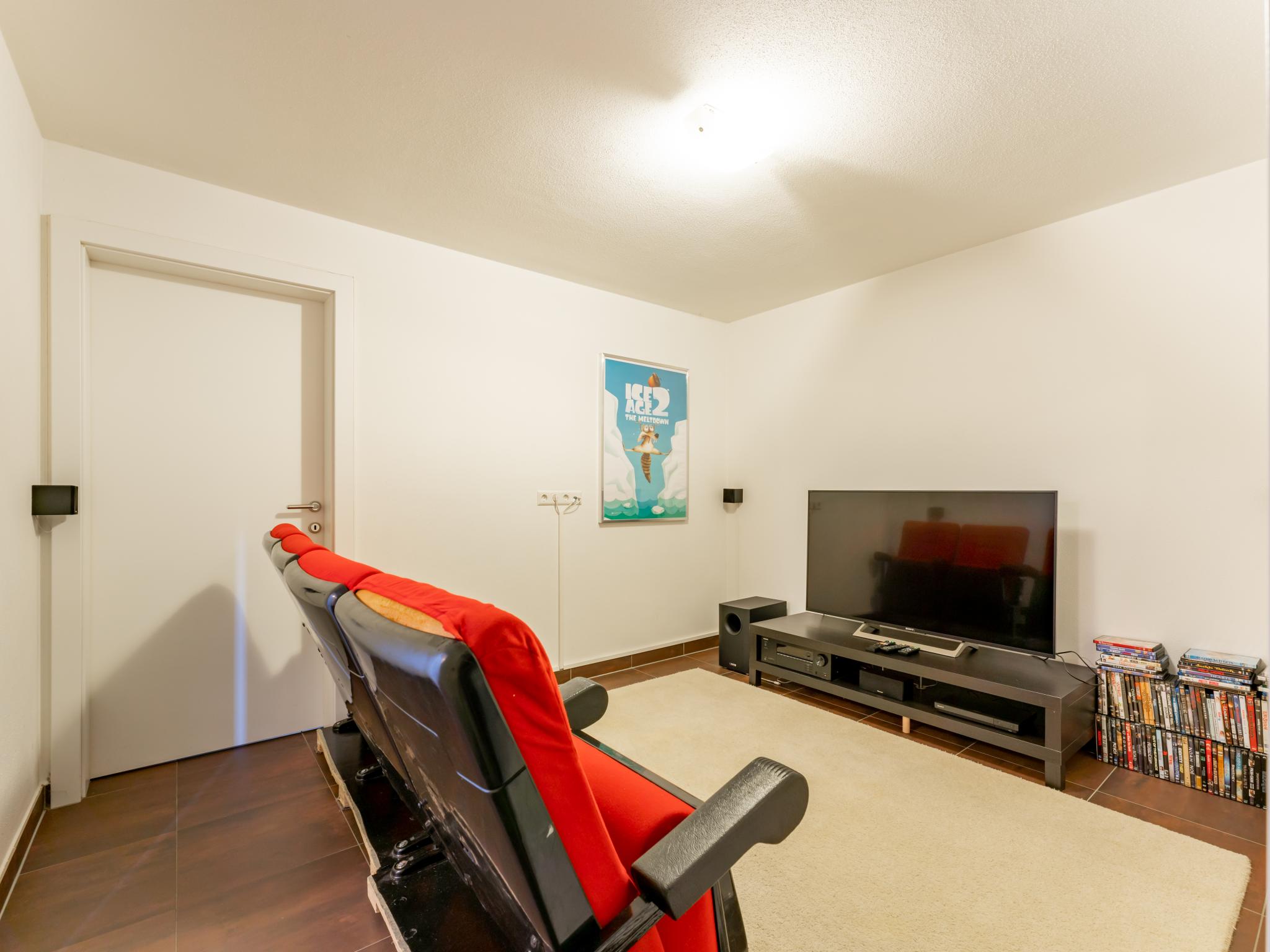 Outdoor terrace and views at Schneeweiss in Mauterndorf