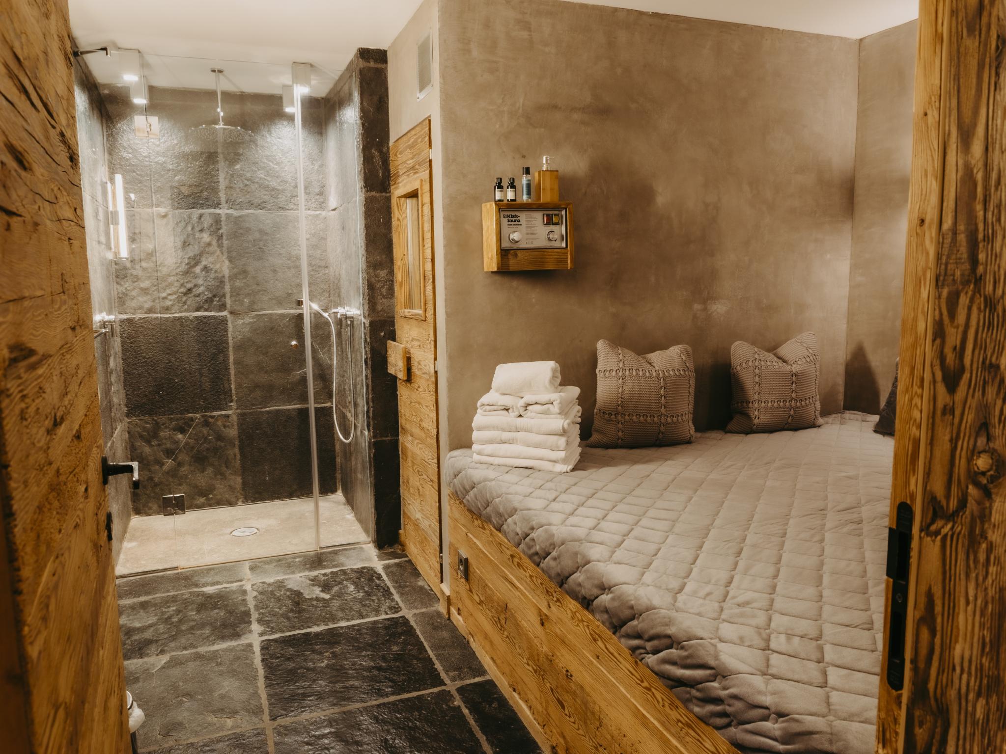 Bathroom facilities at Chalet-Apartment Lavendel am Lift in Kitzbühel