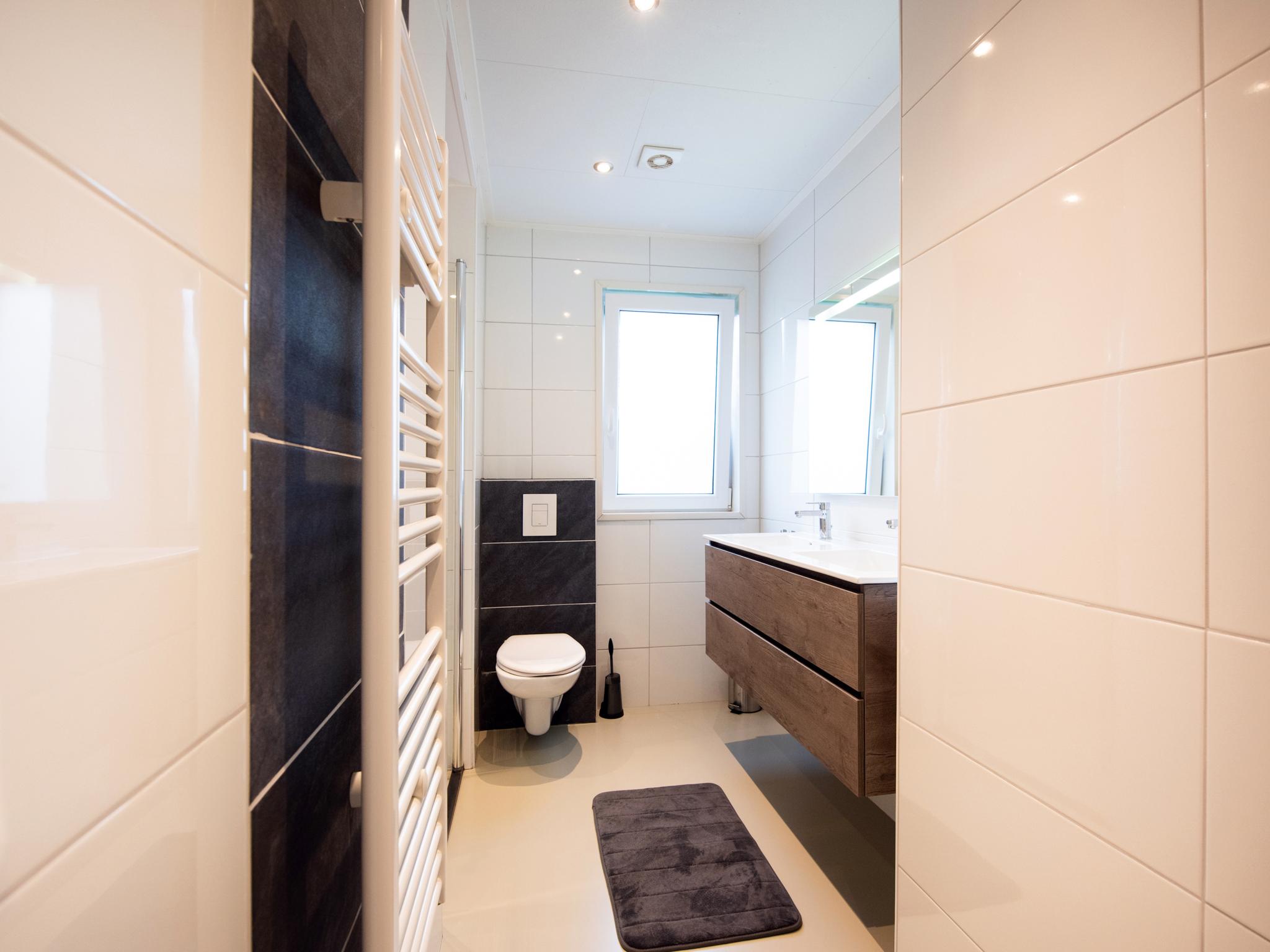 Modern kitchen at De Tilgrup in Zorgvlied