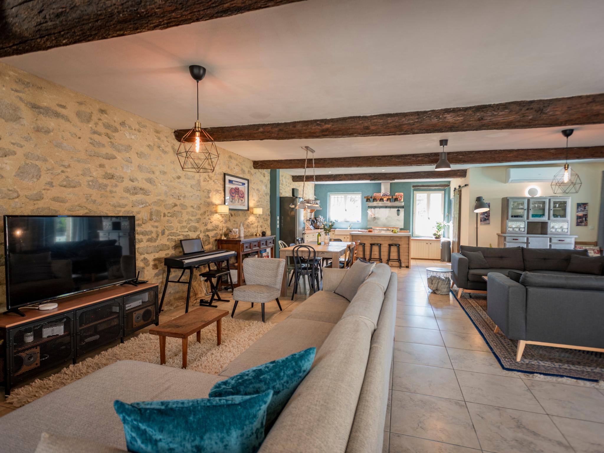 Bedroom with comfortable beds at Lécurie in Montréal