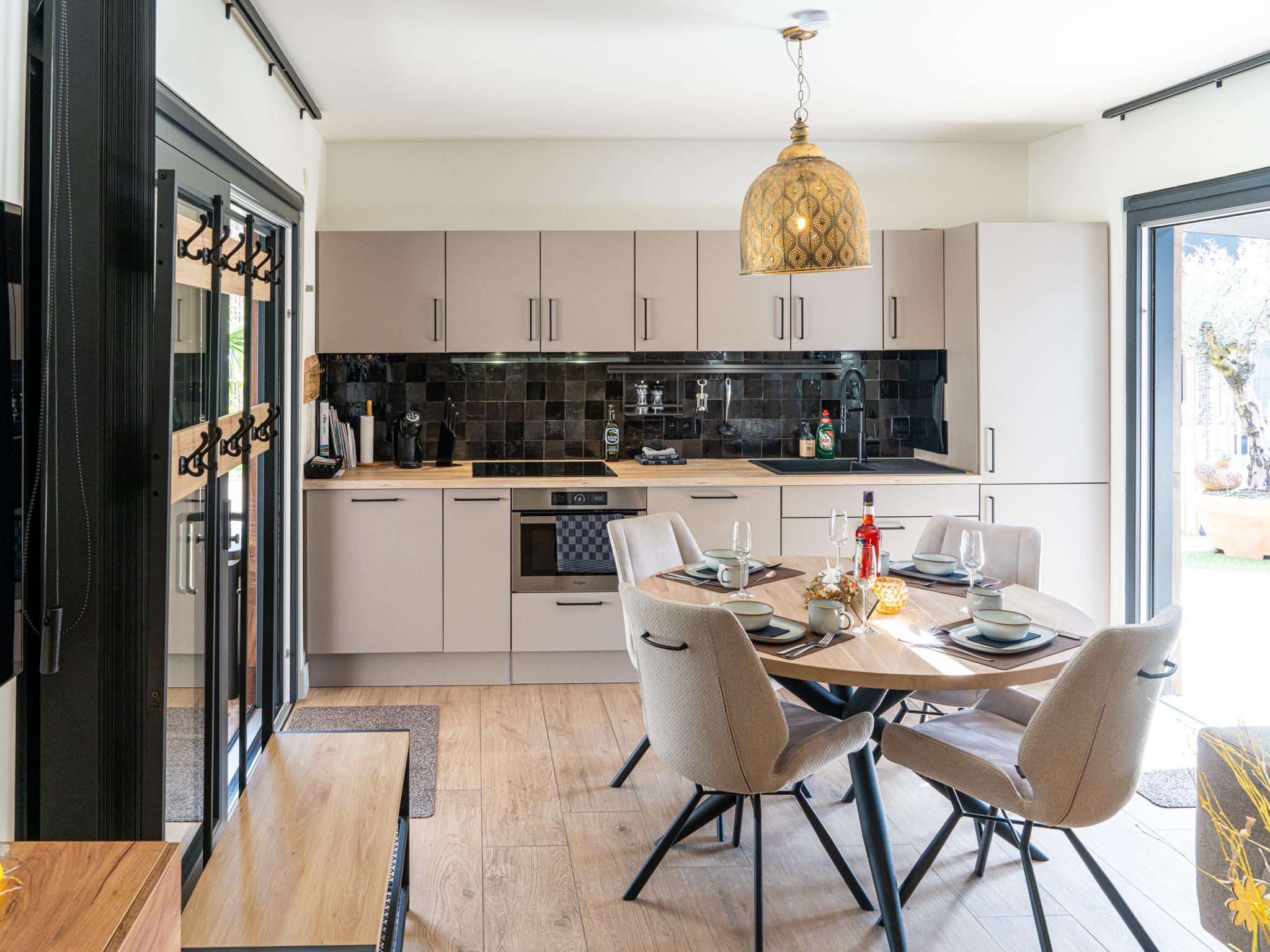 Bedroom with comfortable beds at Aperol Spritz in Zutendaal