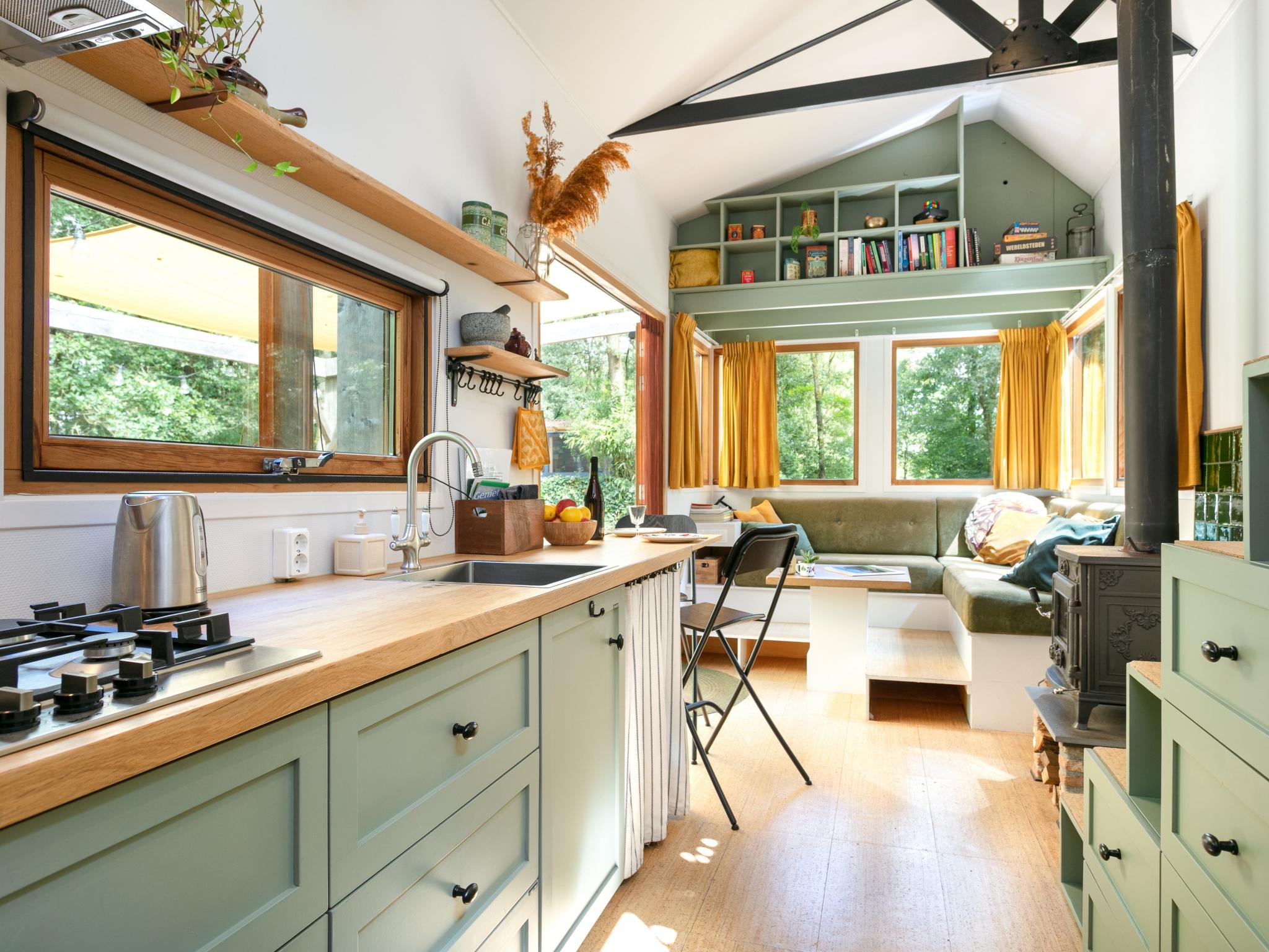 Bathroom facilities at Bij ons Tinie in Uden