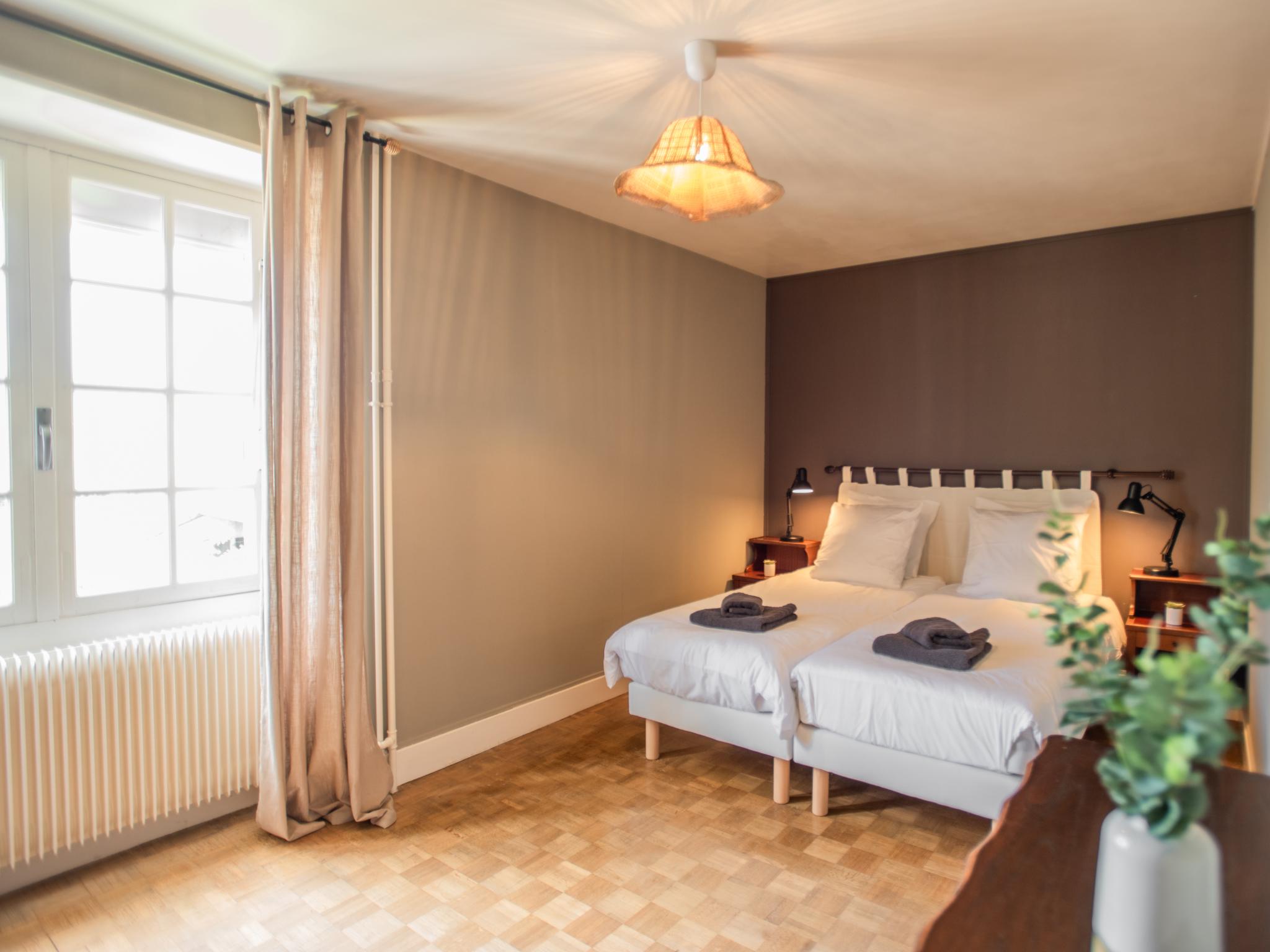 Bathroom facilities at Gite du Verger in Guignicourt-sur-Vence