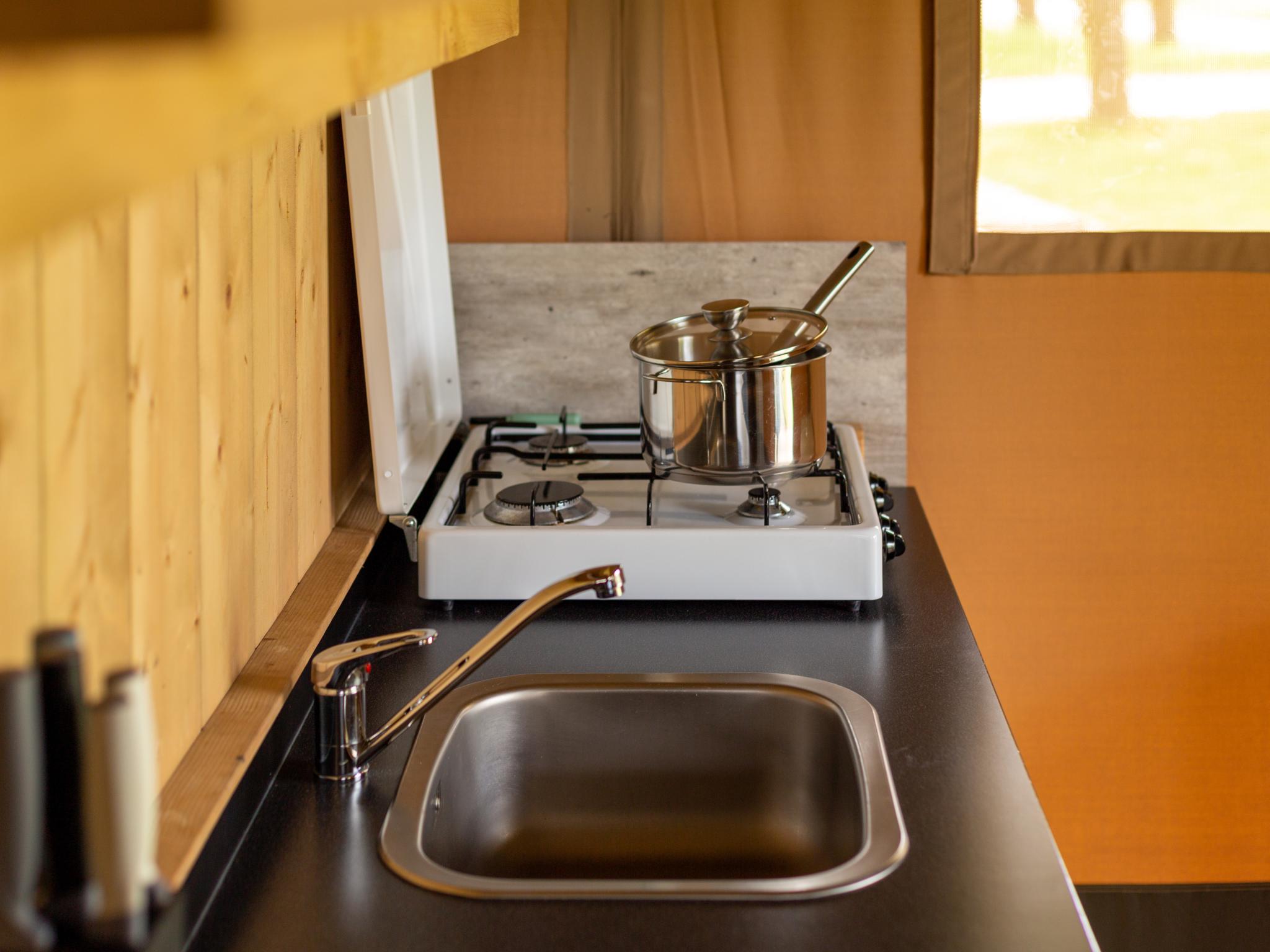 Bathroom facilities at Safaritent 6 in Vessem