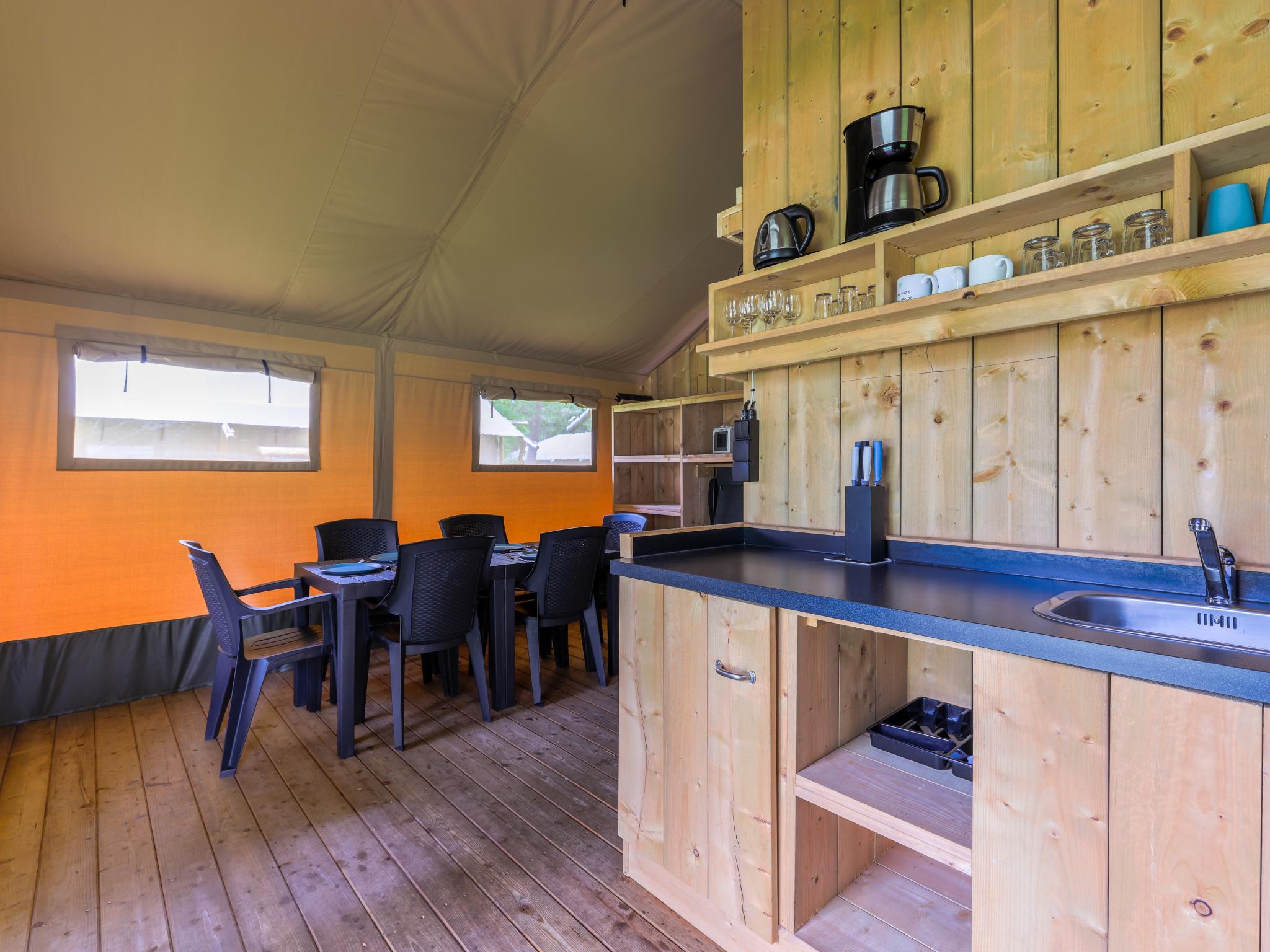 Swimming pool area at Safaritent 6 in Vessem