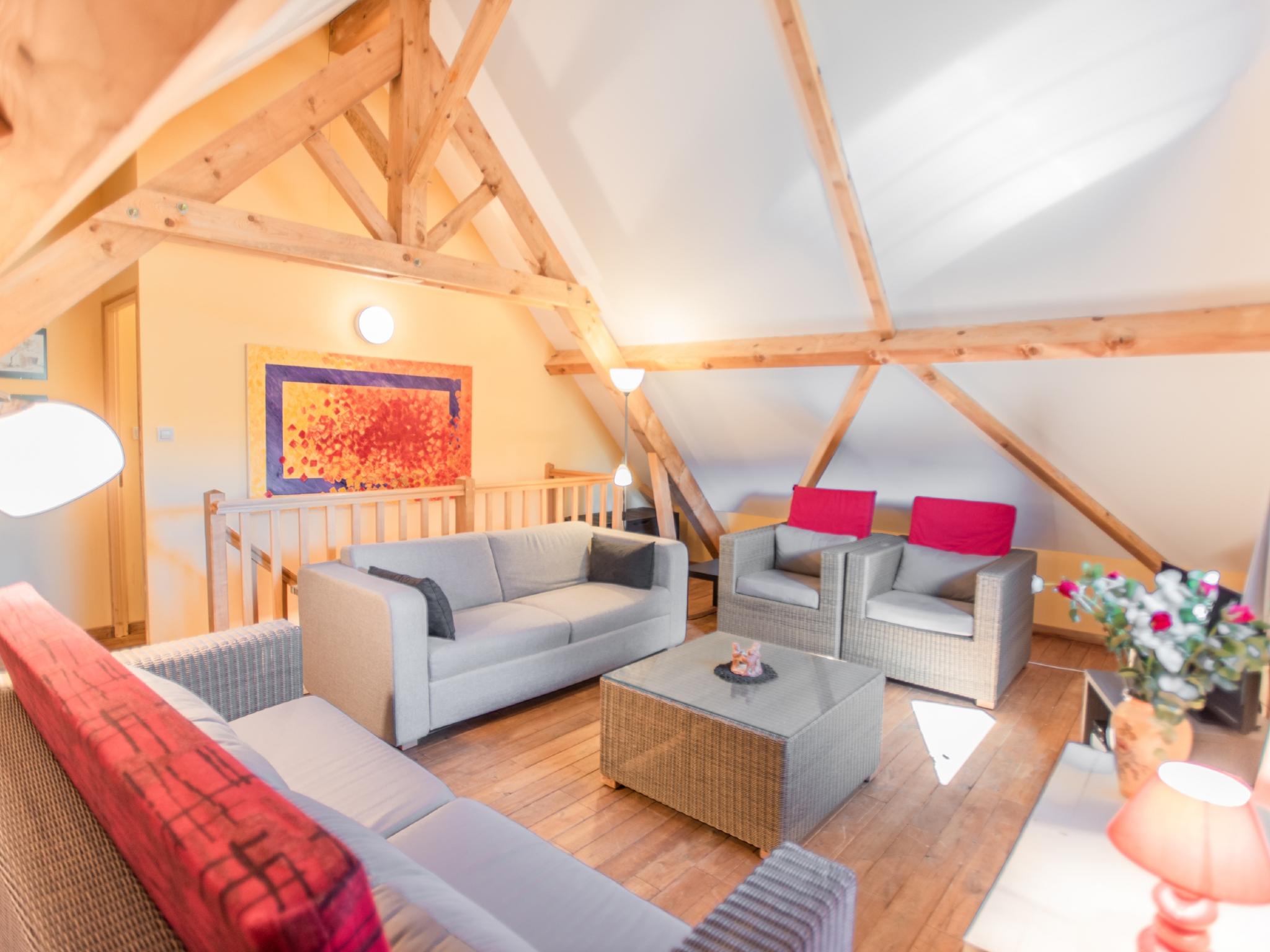 Swimming pool area at Lac Bleu 26 in Lacapelle Marival