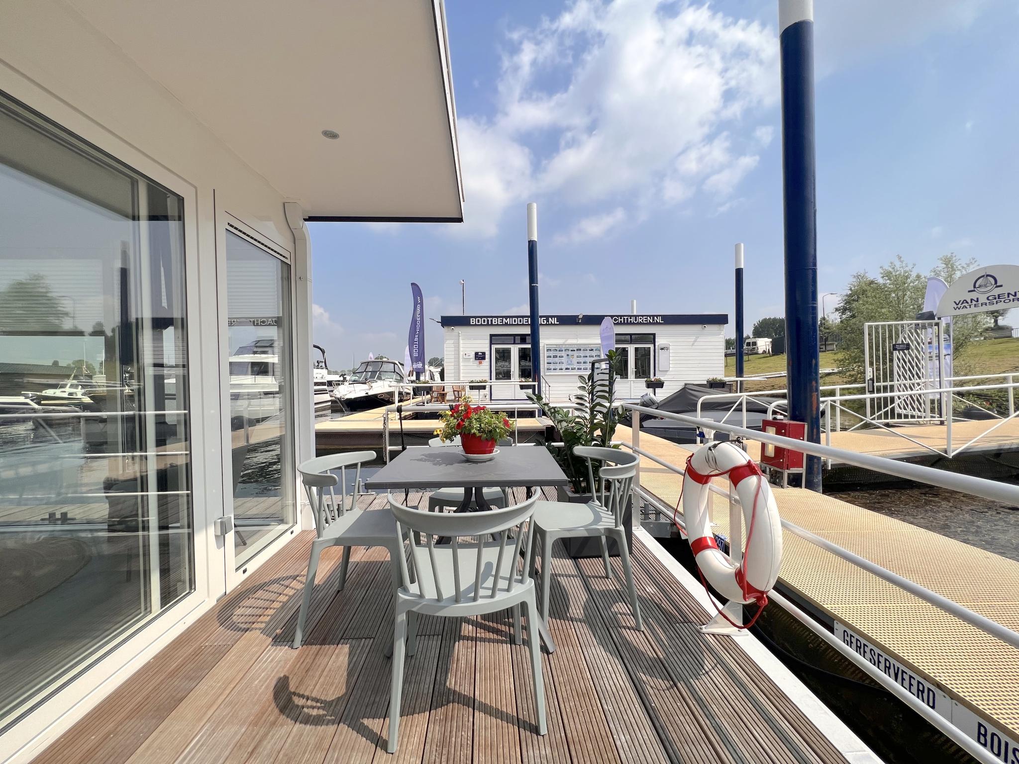 Outdoor terrace and views at Mi La Luna in Kerkdriel