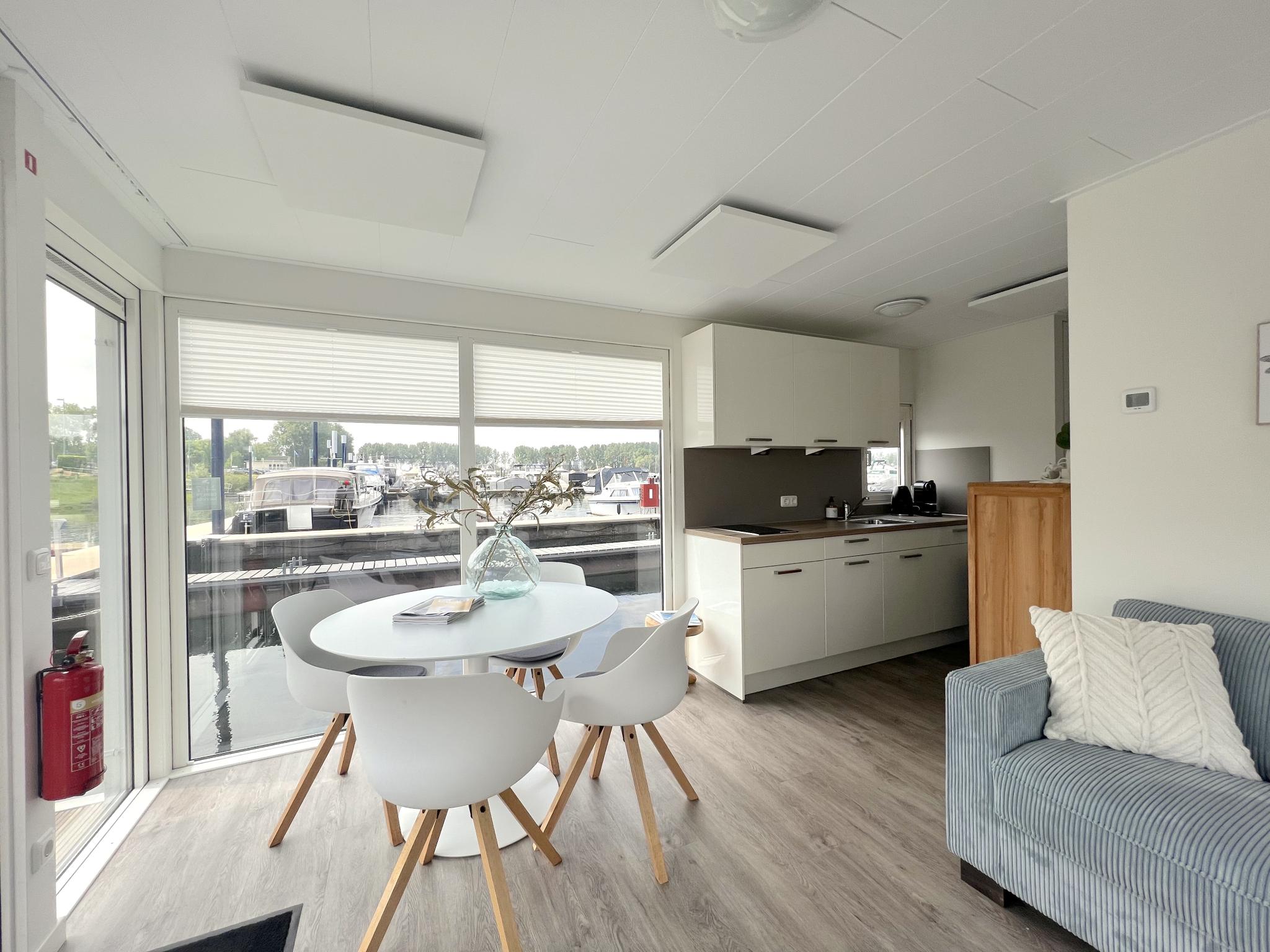 Swimming pool area at Mi La Luna in Kerkdriel