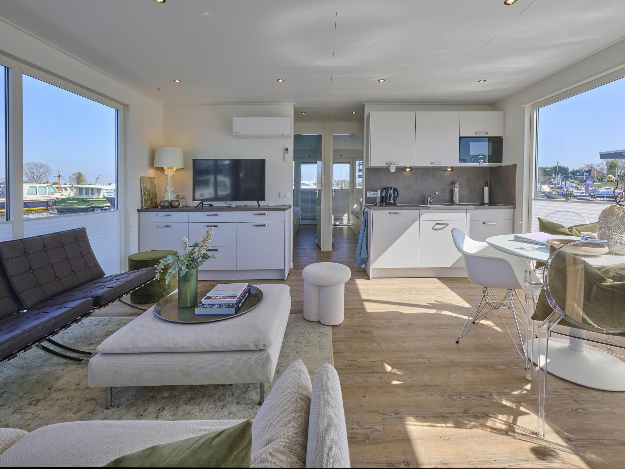 Bedroom with comfortable beds at Casa de la Luz in Kerkdriel
