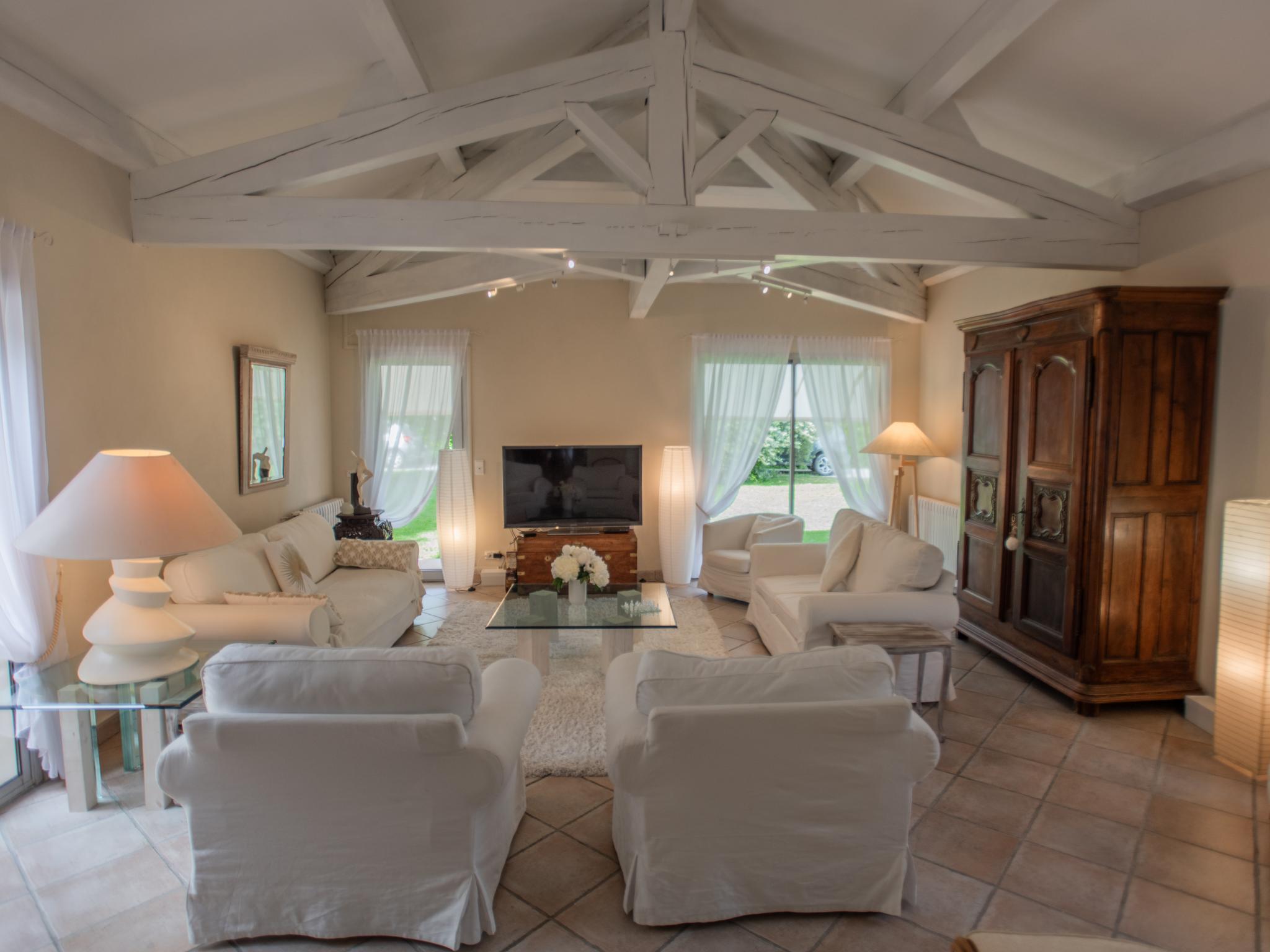 Bedroom with comfortable beds at La Sarrazine in Les Mées