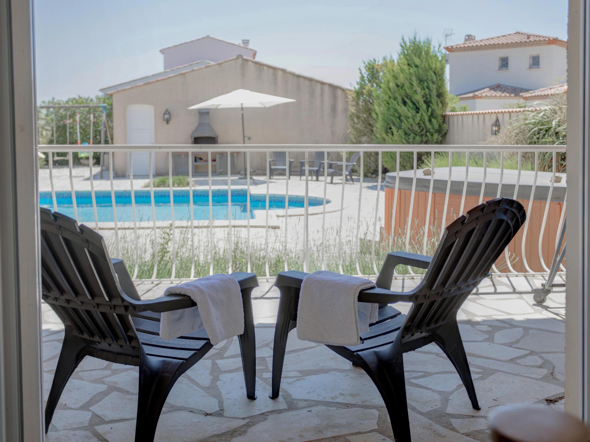 Bathroom facilities at Domaine Oliveraie 10 in Aigne