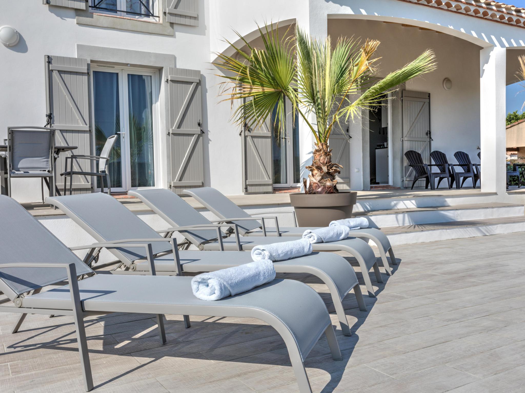 Modern kitchen at Luna in Aigne