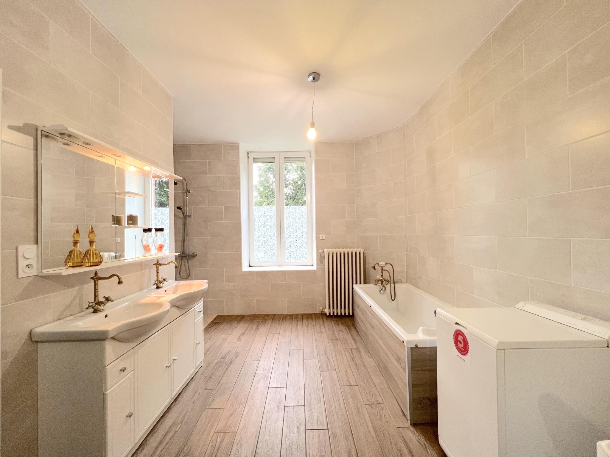 Bathroom facilities at La Usine du Charme in Saint-Menges