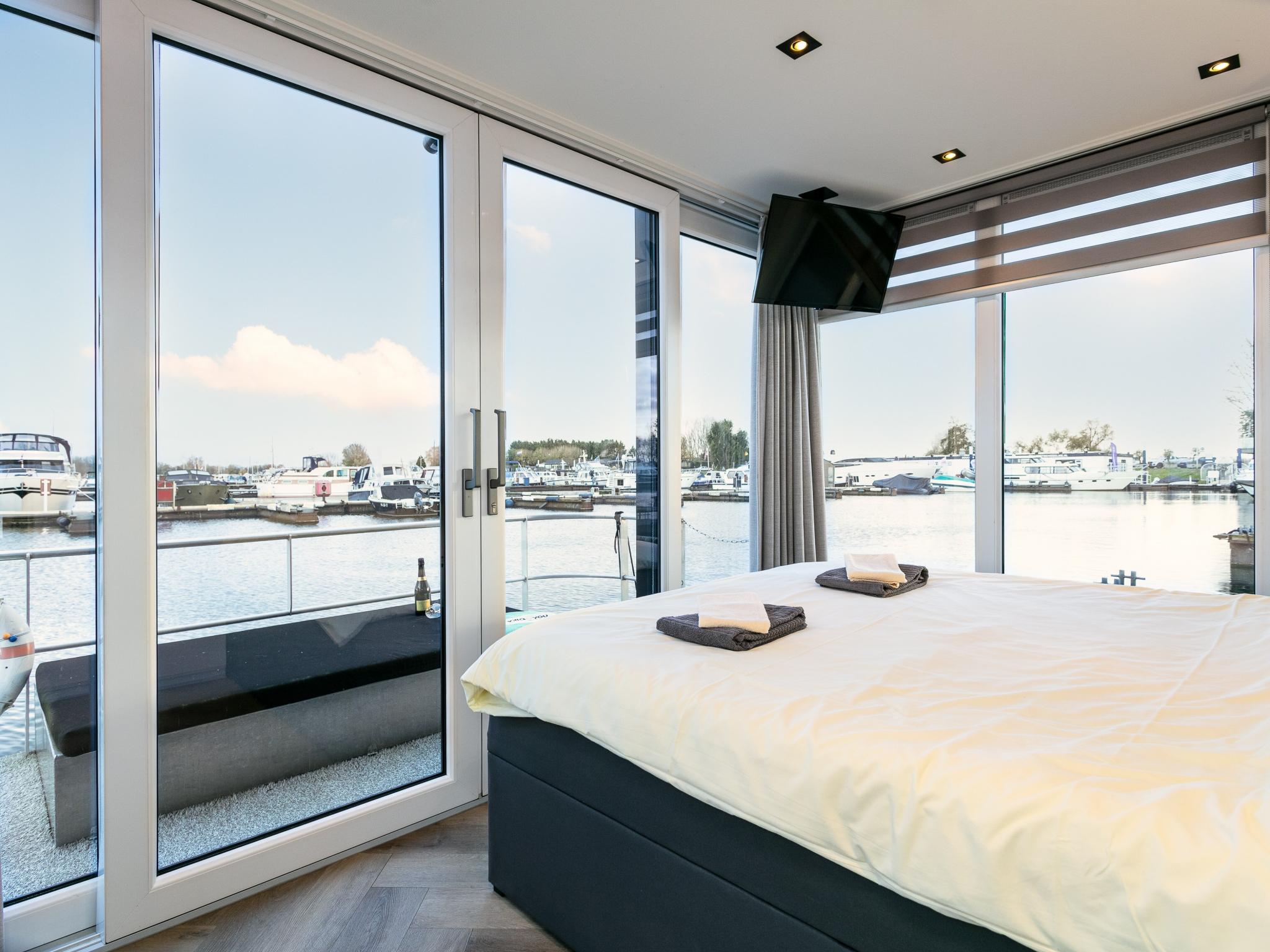 Swimming pool area at The Queen in Kerkdriel