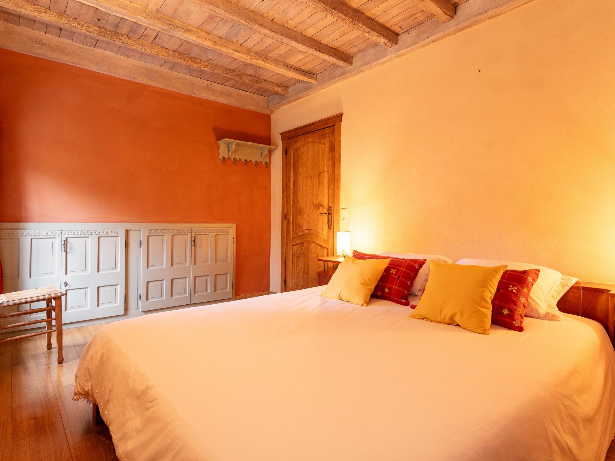 Swimming pool area at Au Ballon in Manhay