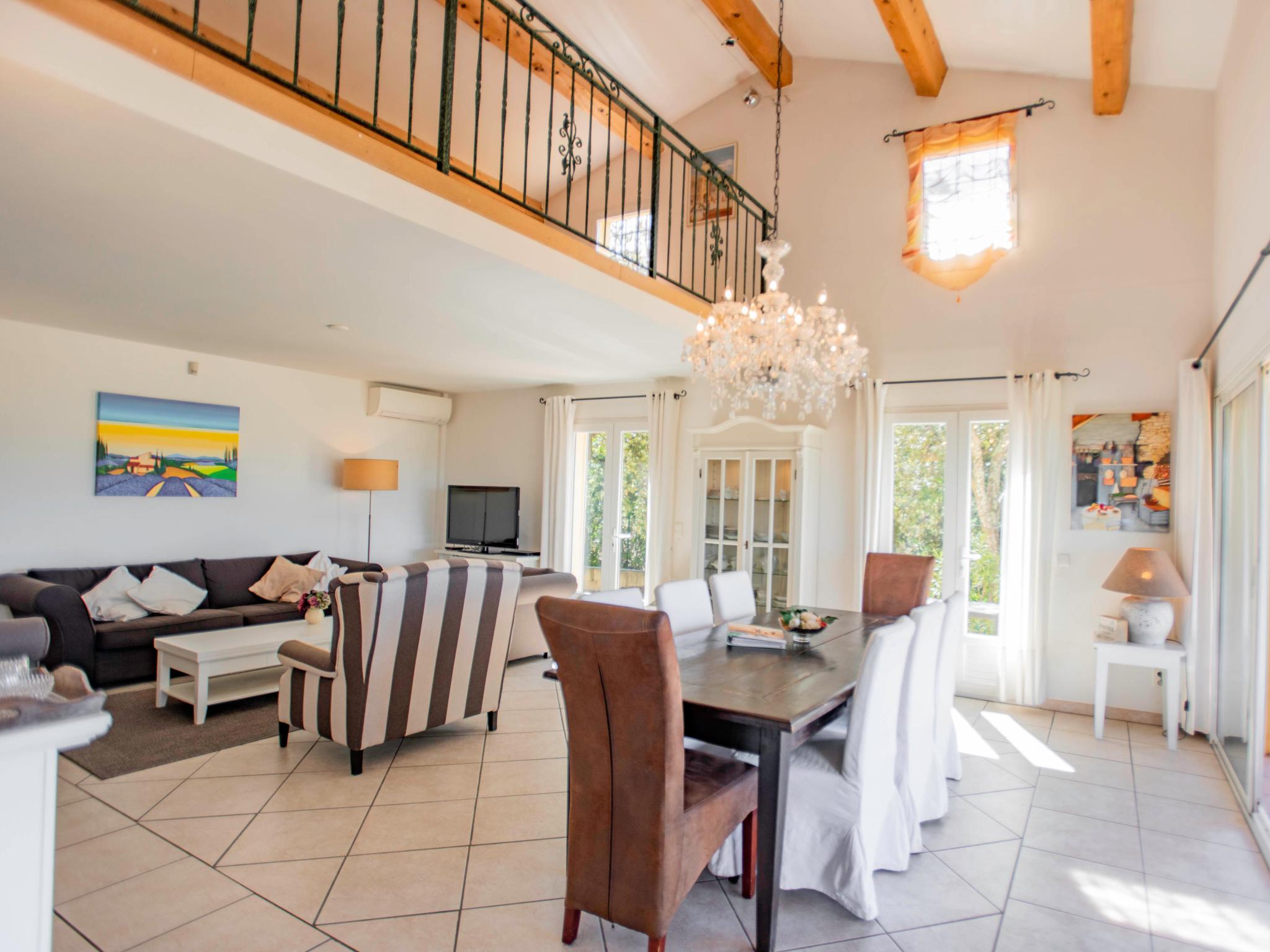 Bedroom with comfortable beds at La Parure in Vidauban