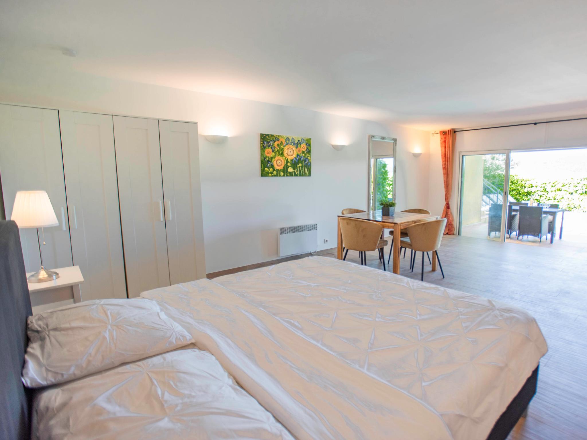 Bathroom facilities at La Parure in Vidauban