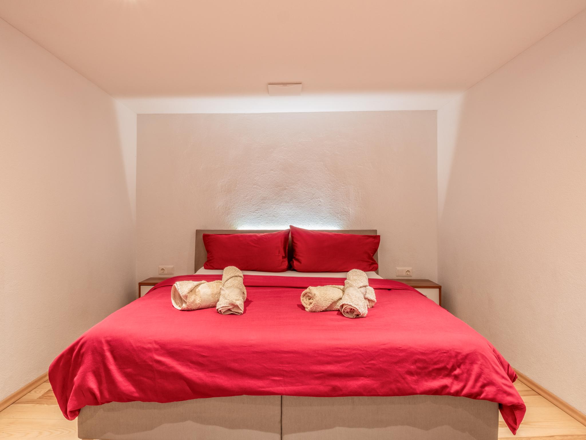 Swimming pool area at Litzlhof Kraftplatzl in Itter