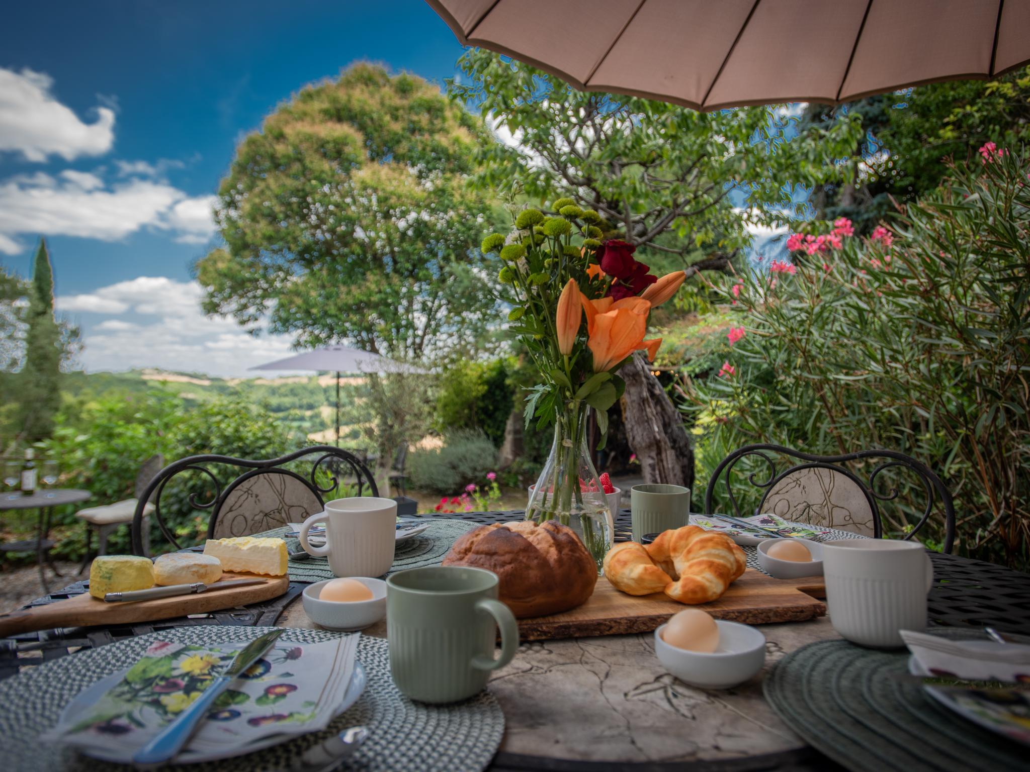Bathroom facilities at Les Roches de Roquecor in roquecor