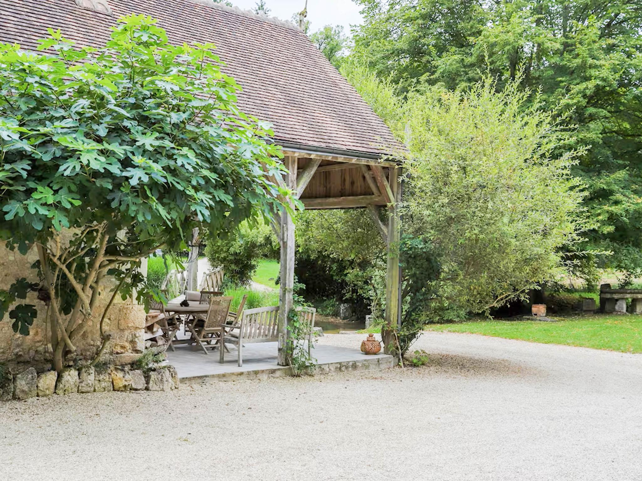 Bathroom facilities at Moulin du 18ieme siècle in Monthou sur Cher