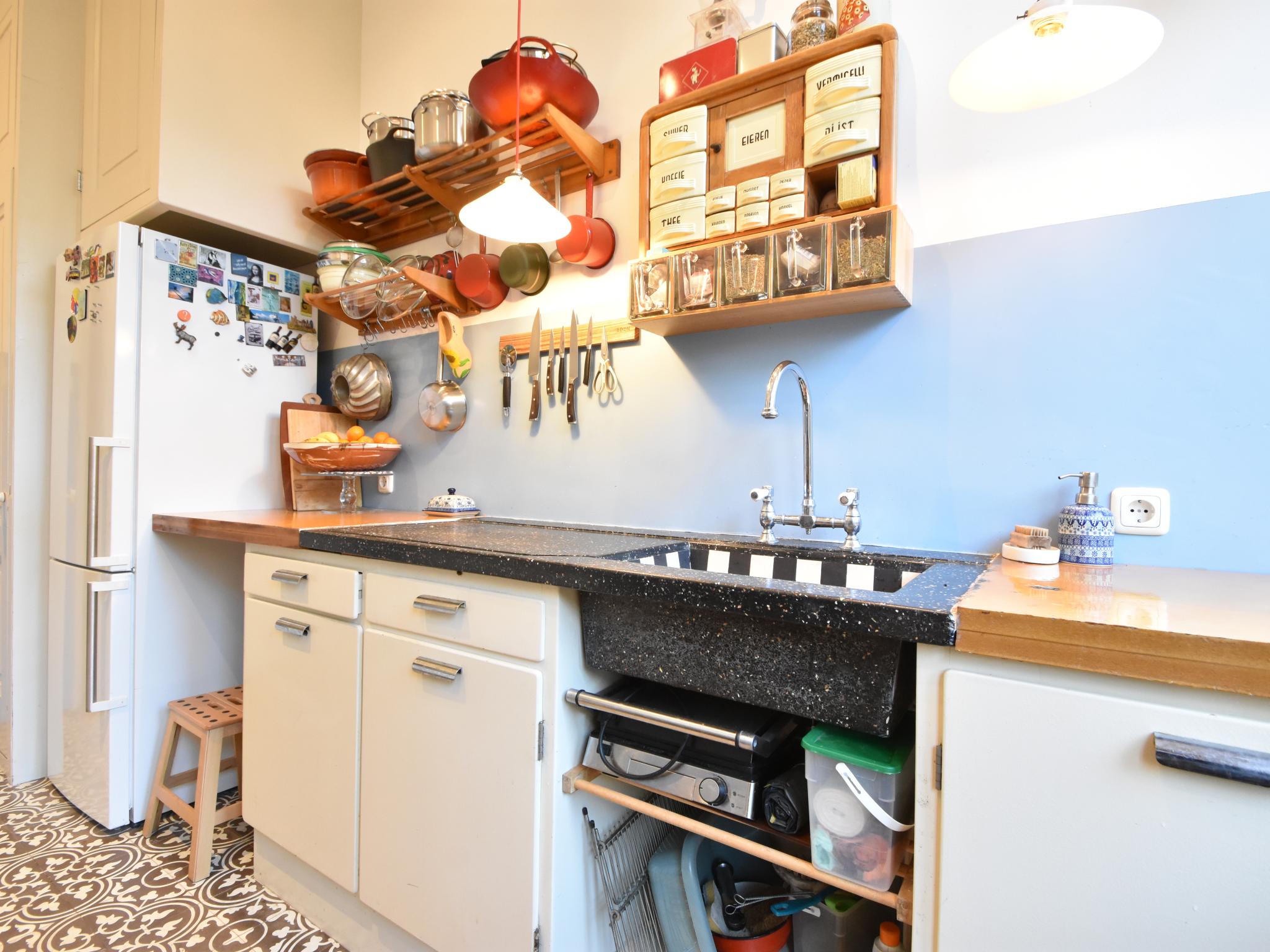 Modern kitchen at De Kleine Regentes in Den Haag