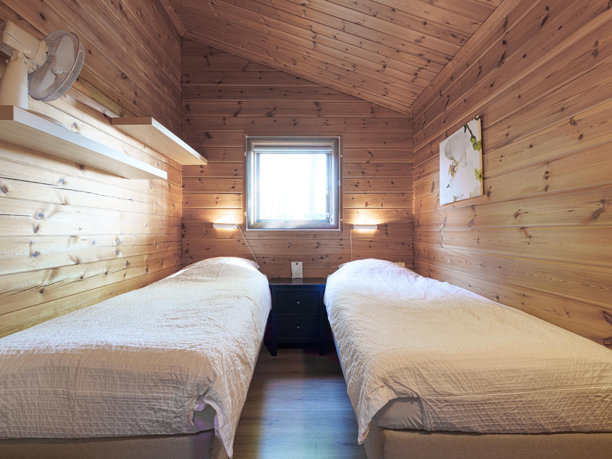 Bathroom facilities at De 5 Platanen in Hulshorst