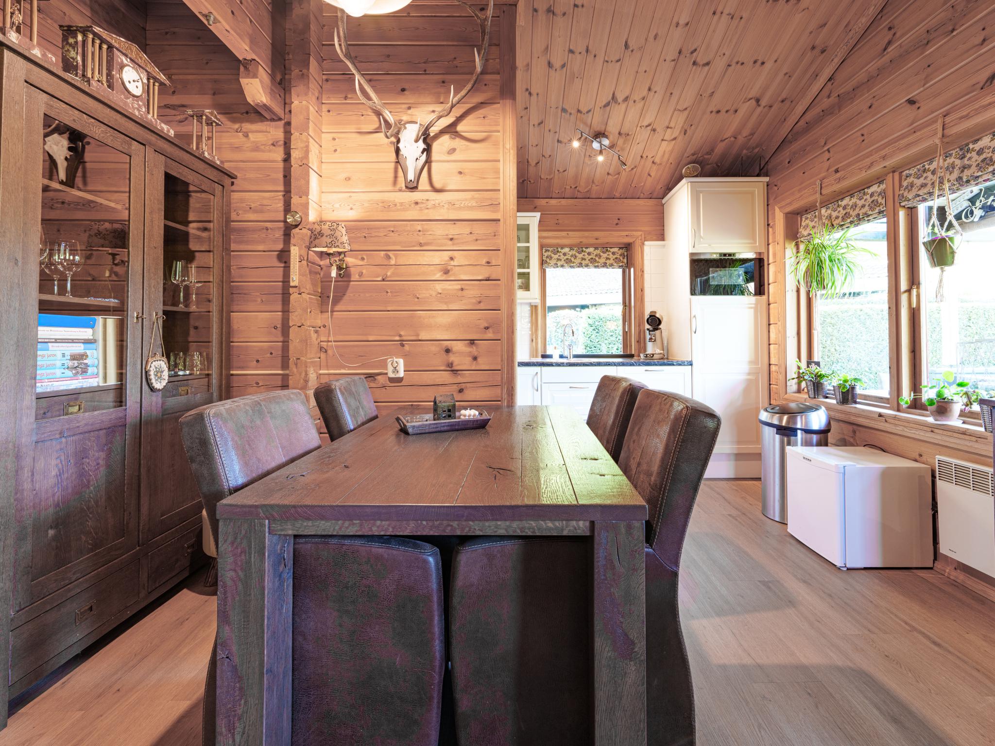 Bedroom with comfortable beds at De 5 Platanen in Hulshorst