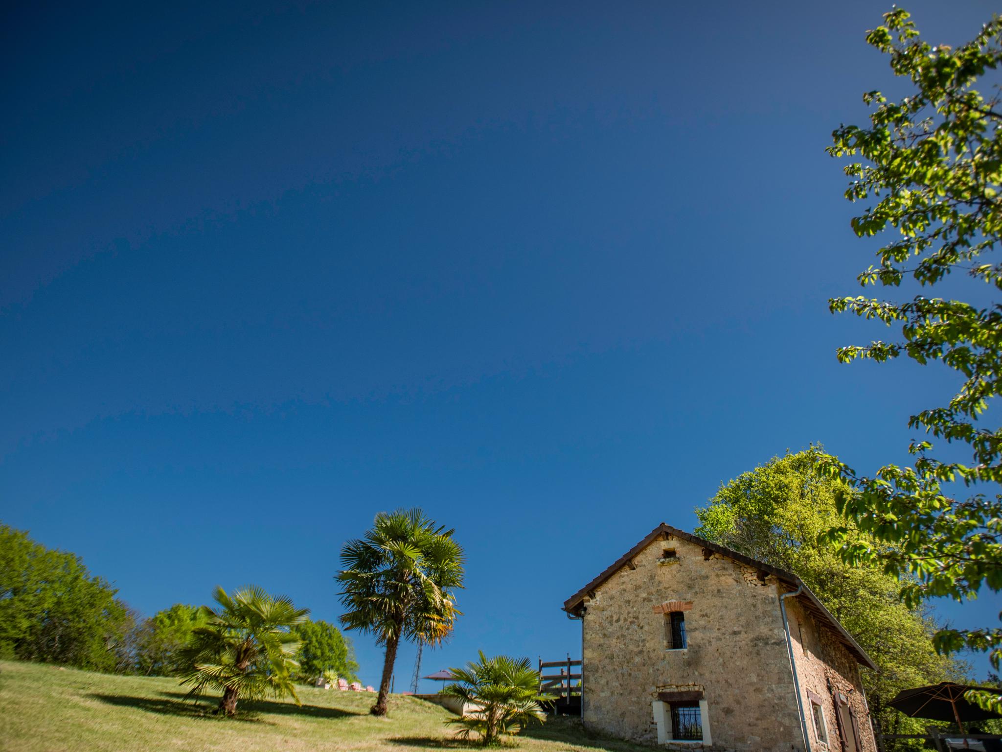 Bedroom with comfortable beds at Le Tourel in Saint-Cernin-de-l'Herm