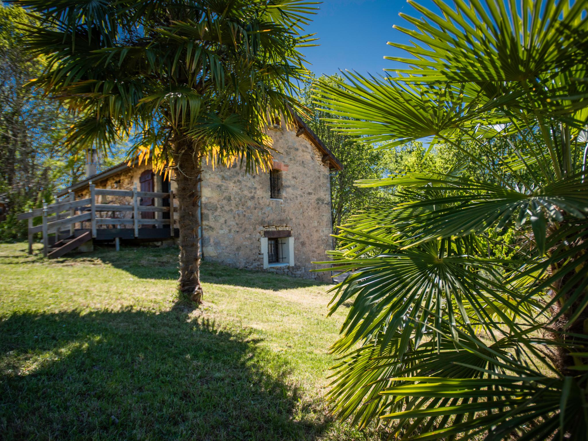 Bathroom facilities at Le Tourel in Saint-Cernin-de-l'Herm