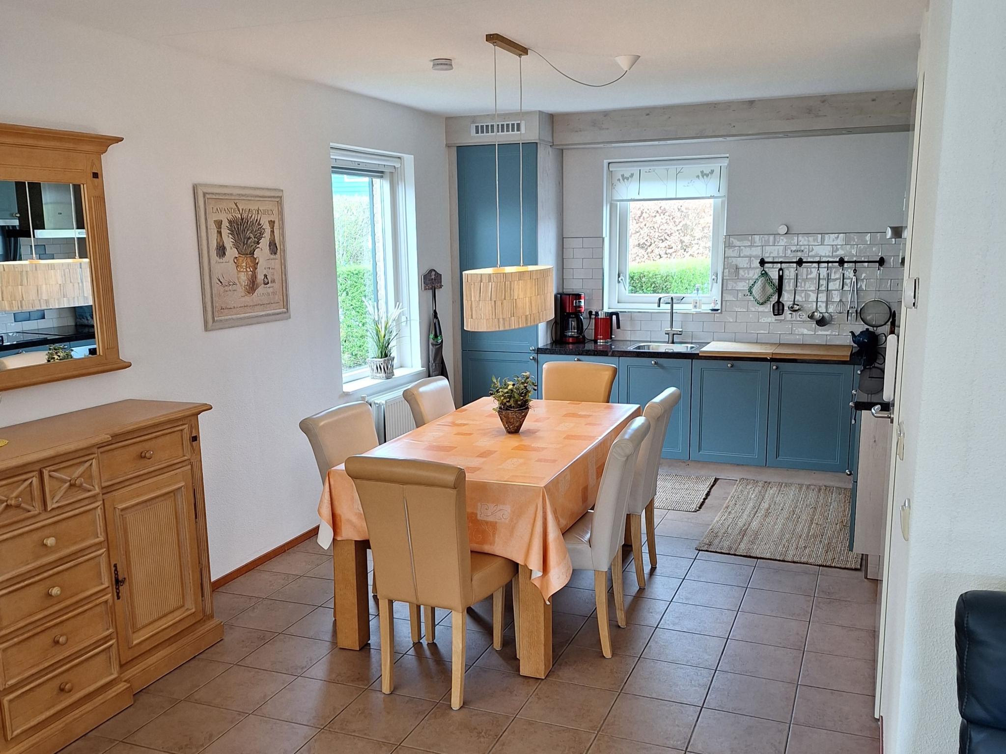 Bedroom with comfortable beds at Graspieper in Zonnemaire