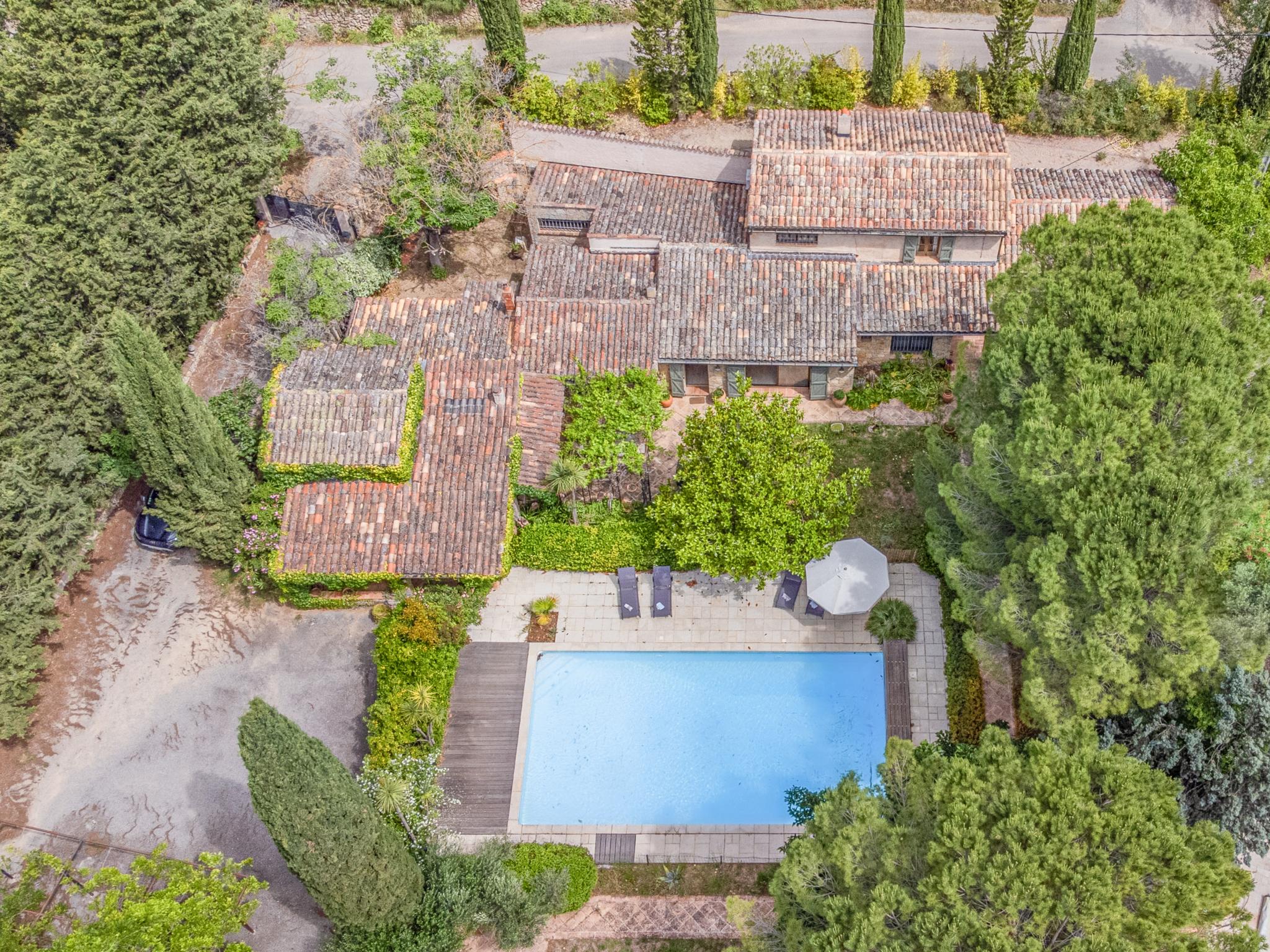 Bedroom with comfortable beds at Butterfly in Lorgues