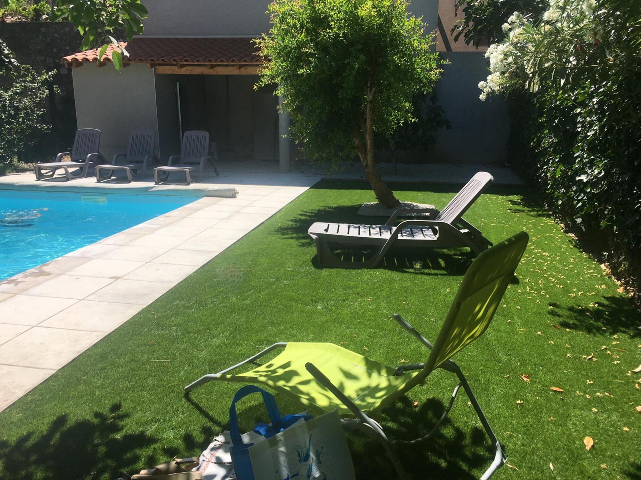 Modern kitchen at Méridionale in Estagel