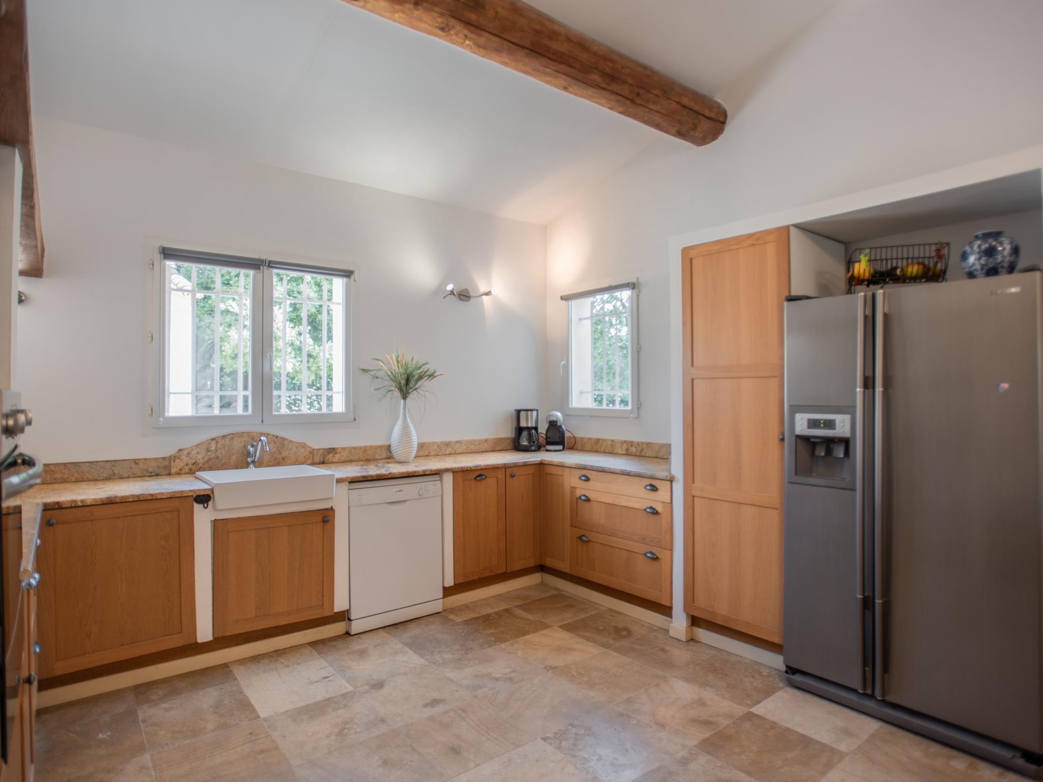 Bathroom facilities at La Cadeline in Saumane-de-Vaucluse