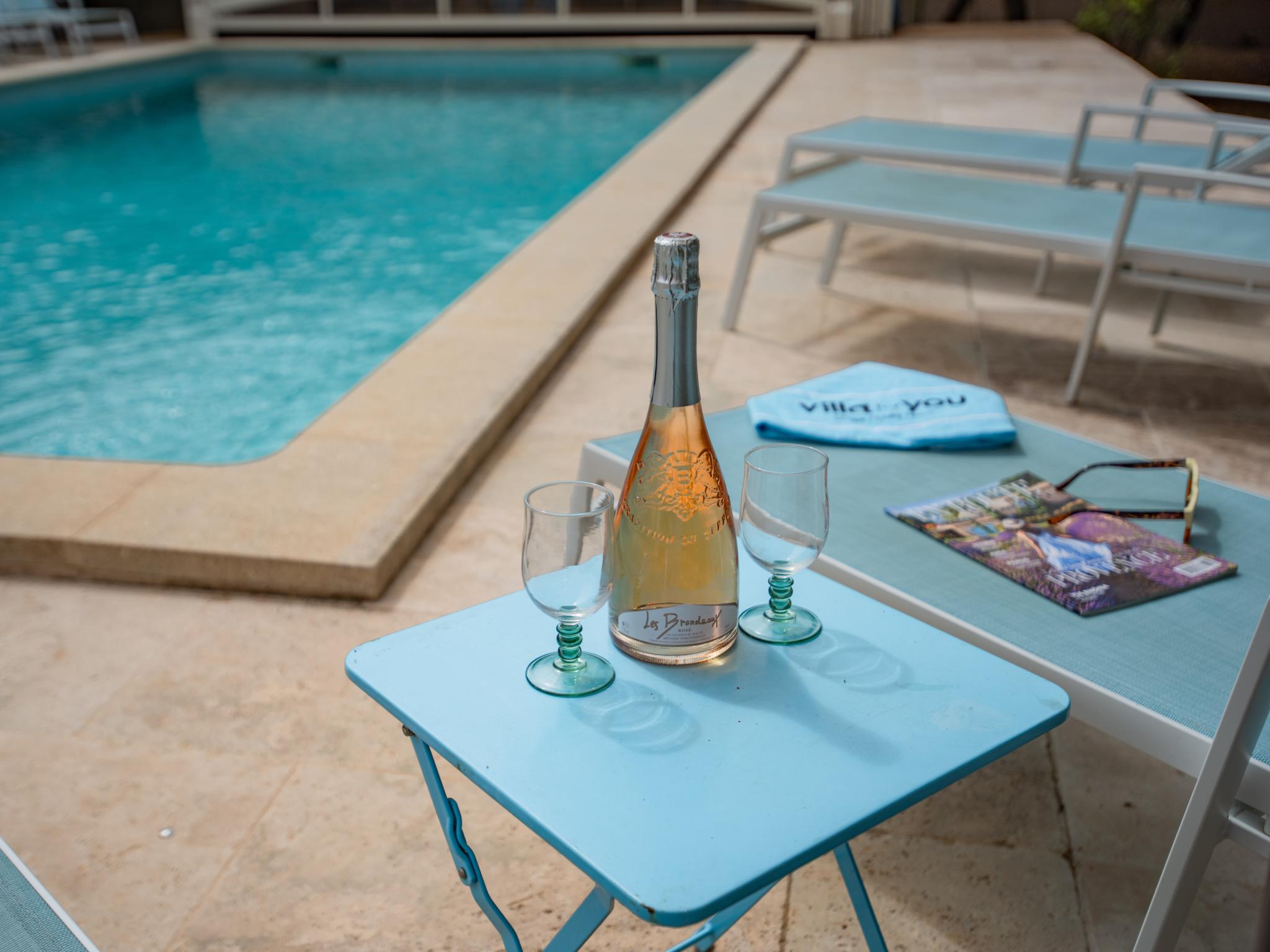 Swimming pool area at La Cadeline in Saumane-de-Vaucluse