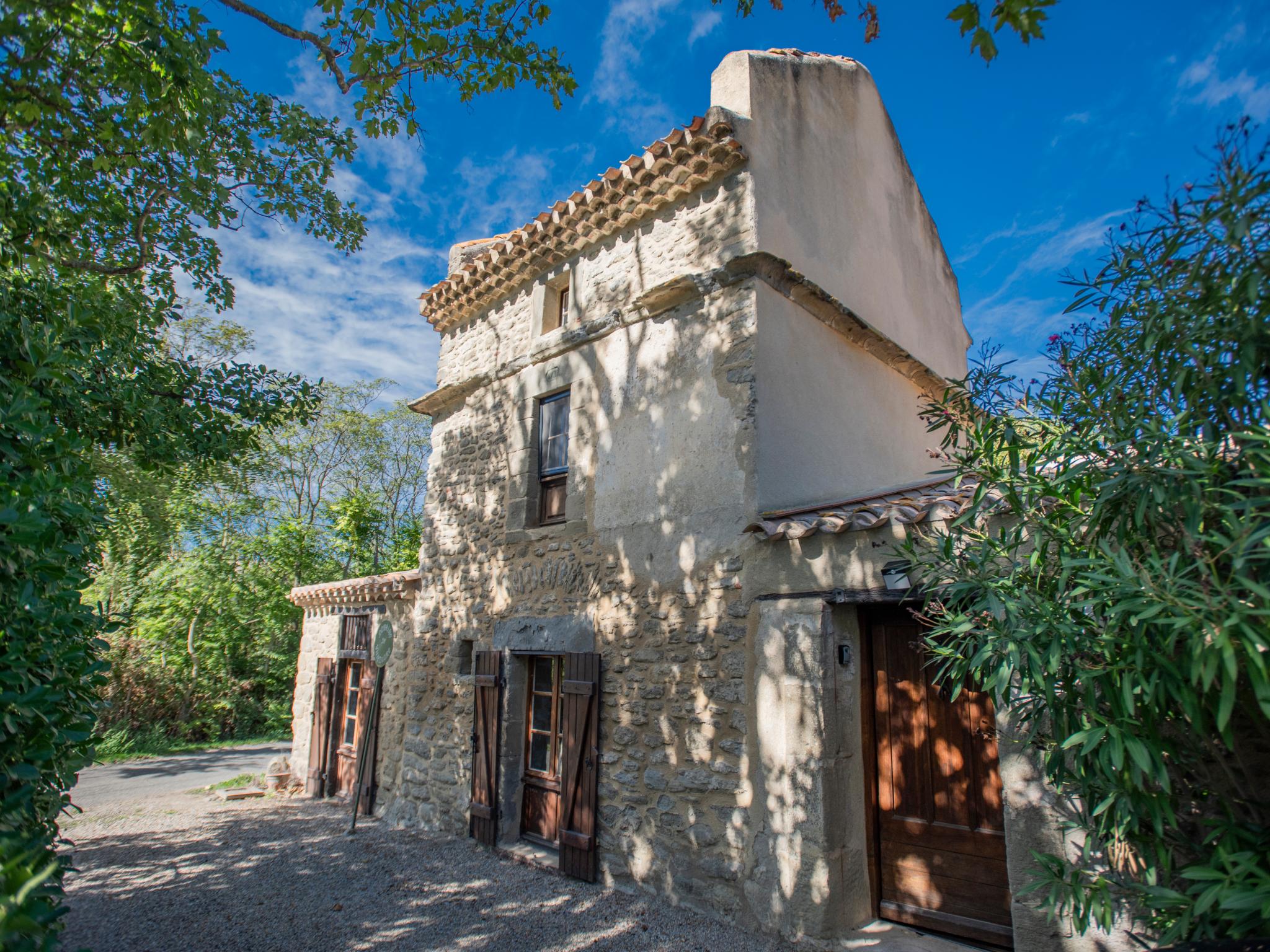 Bathroom facilities at Le Pigeonnier de Villefloure in Montréal