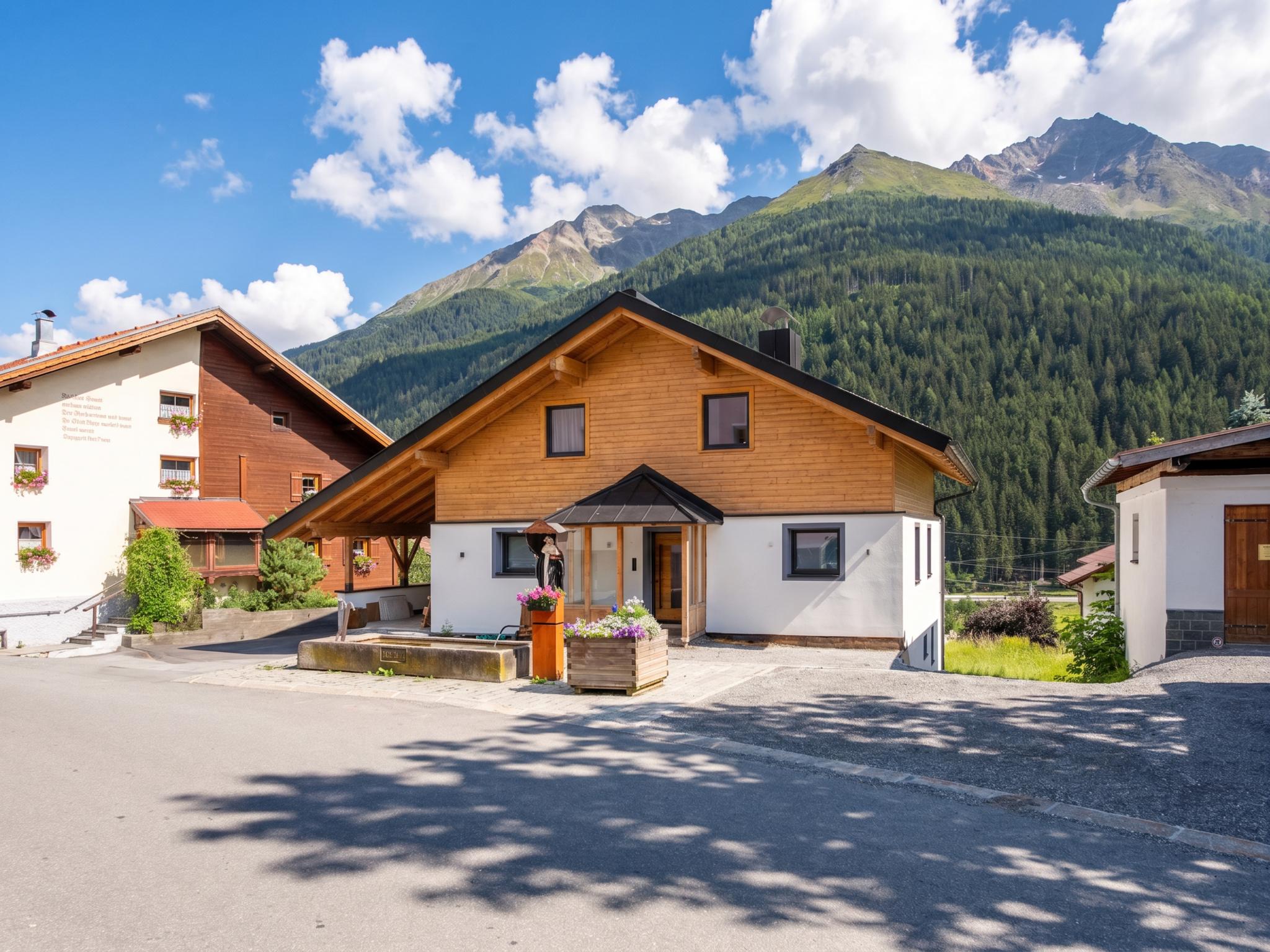 Alpenlodge Pettneu Lodge 2 Tirol