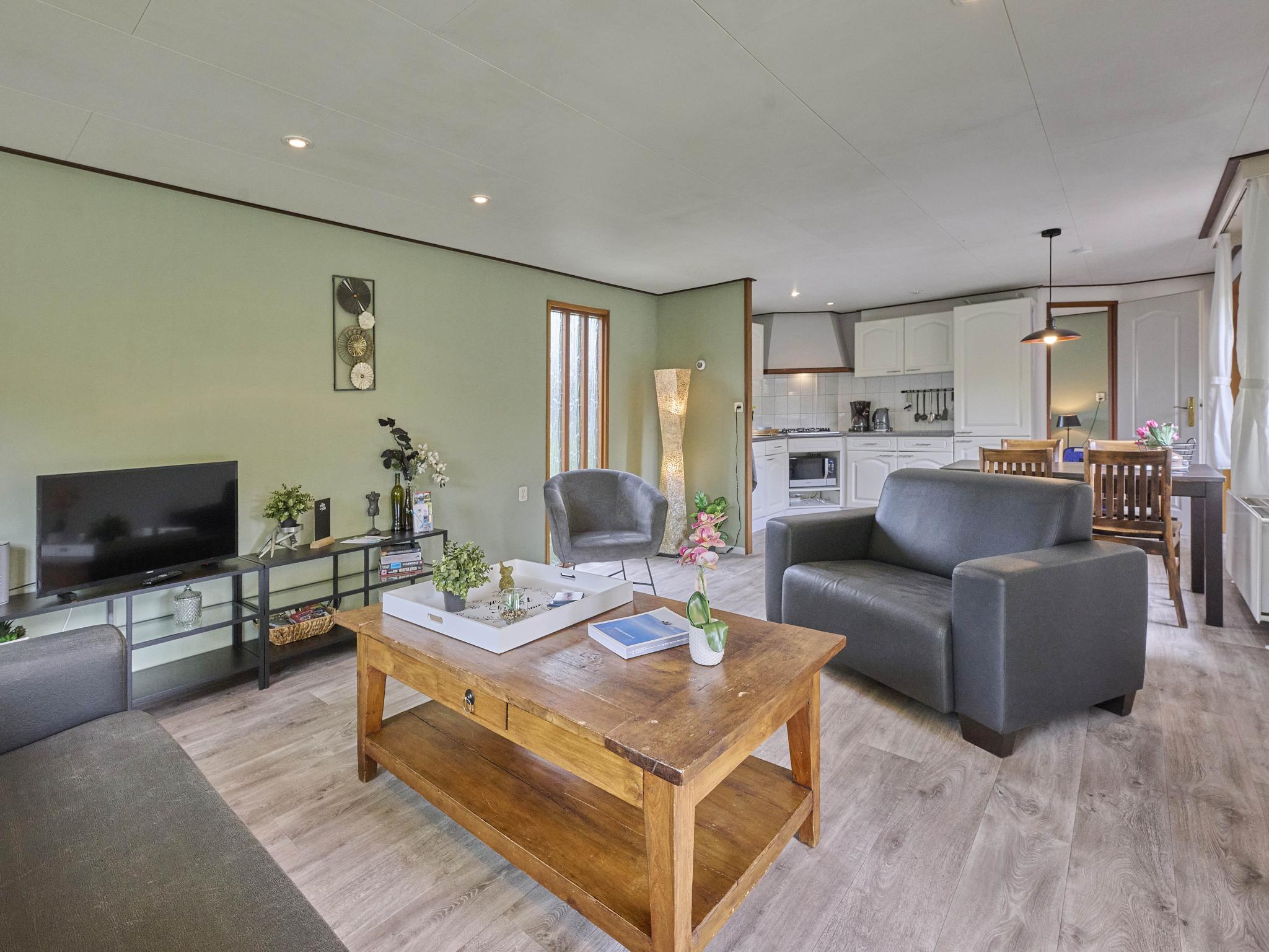 Bedroom with comfortable beds at Torenvalk in Garderen