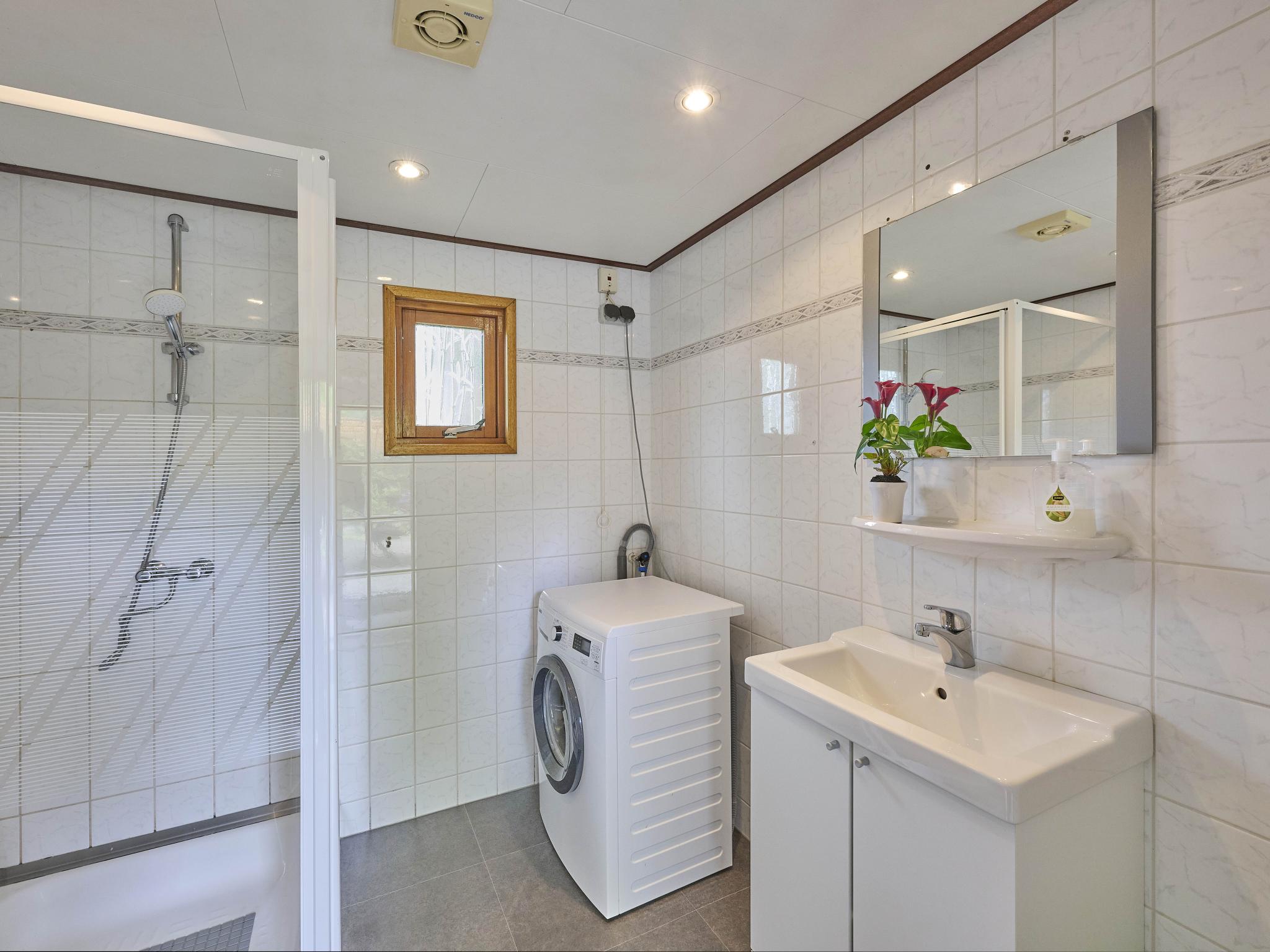 Swimming pool area at Torenvalk in Garderen