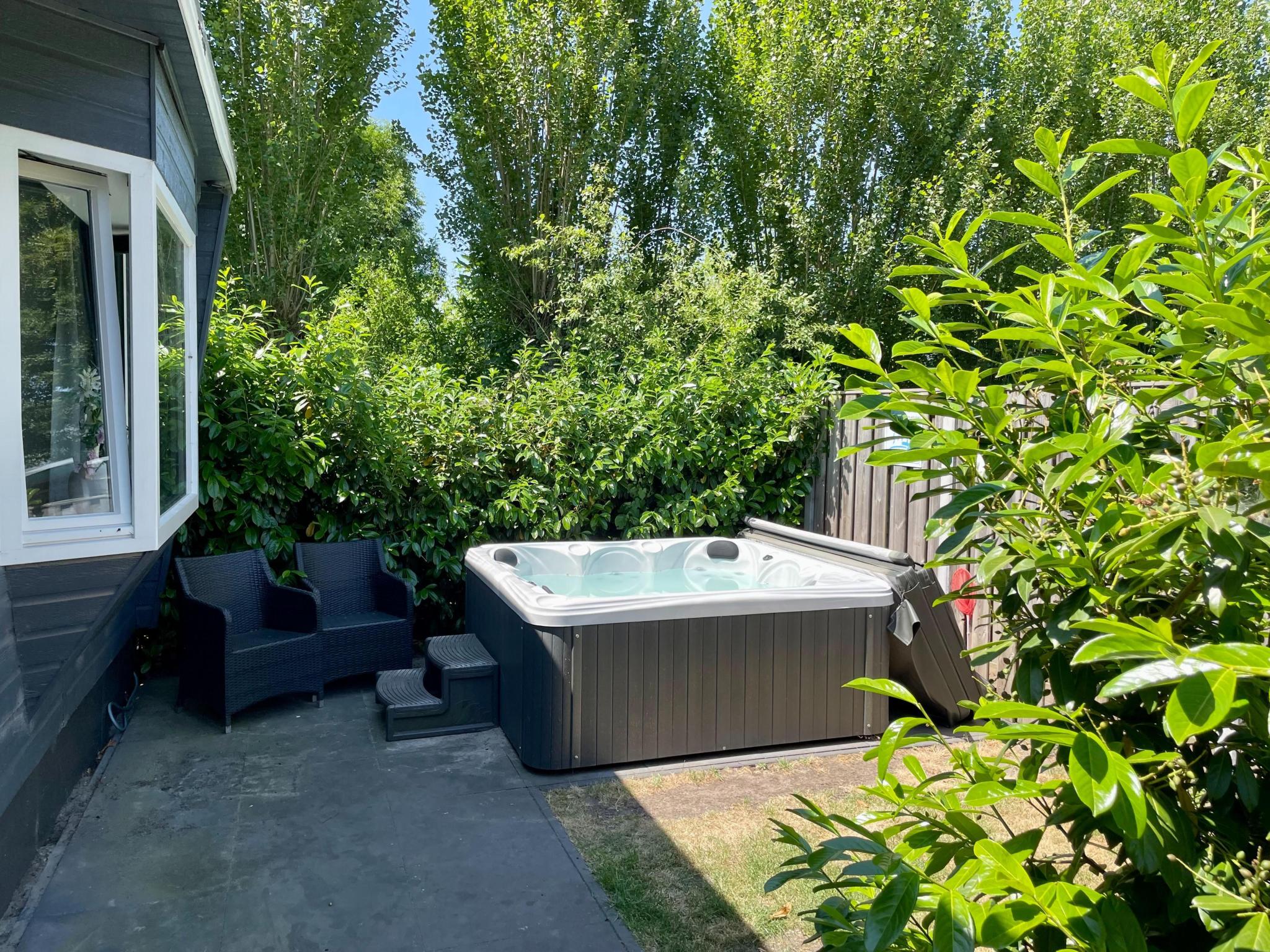 Swimming pool area at t Kaatsheuveltje 6 in Kaatsheuvel