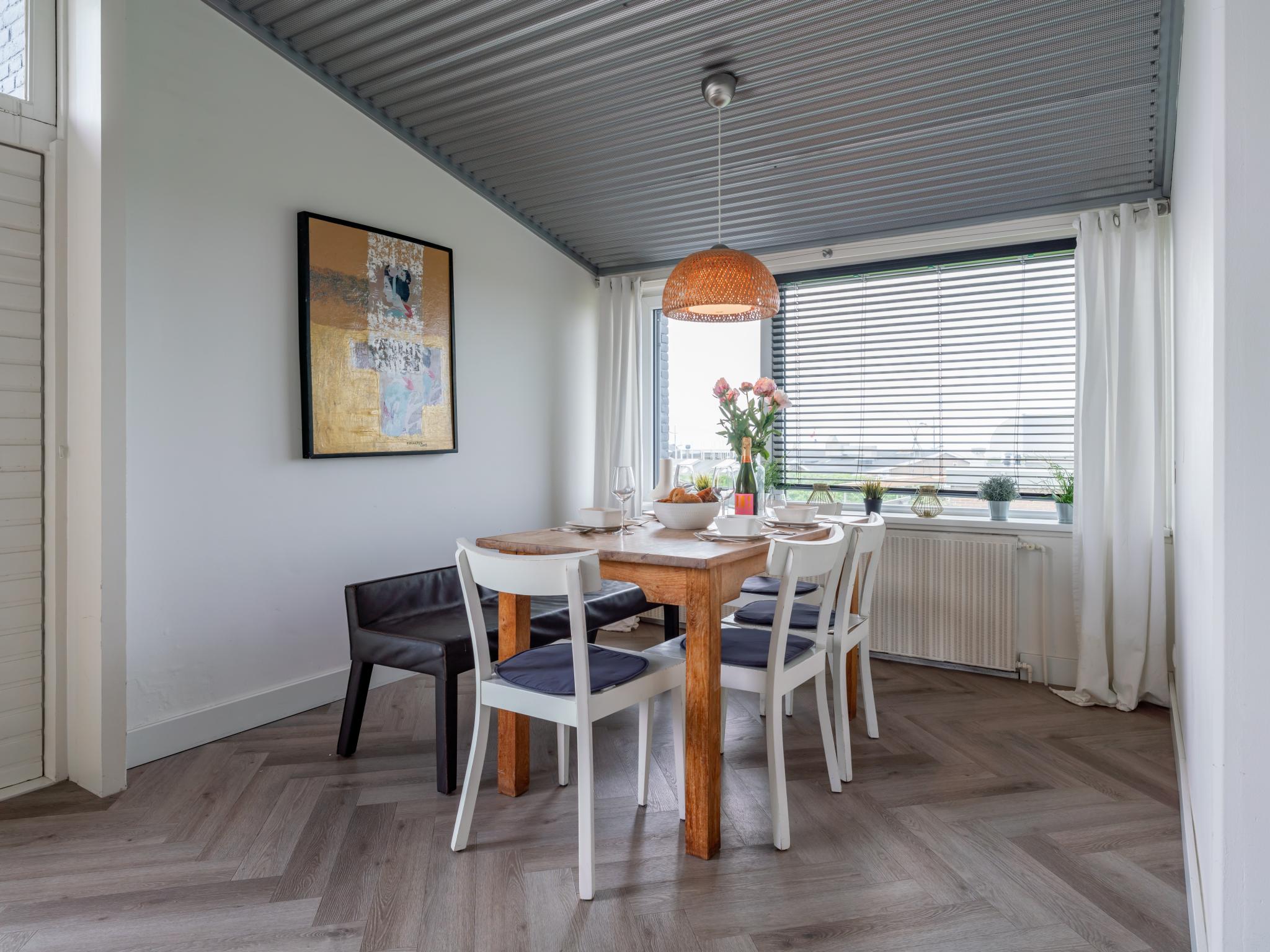 Swimming pool area at Beachhouse II in Bergen aan Zee