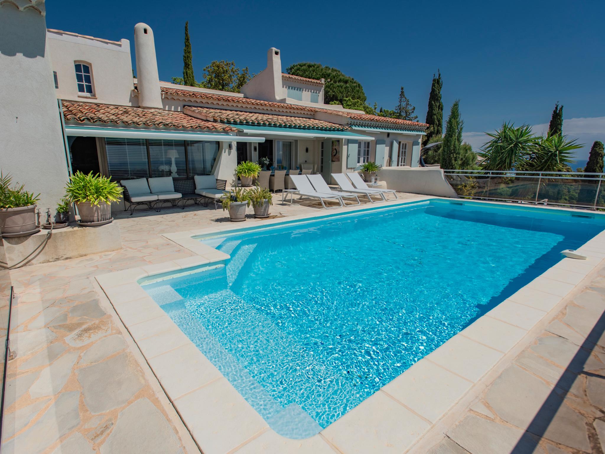 Living area at Lessix in Les Issambres