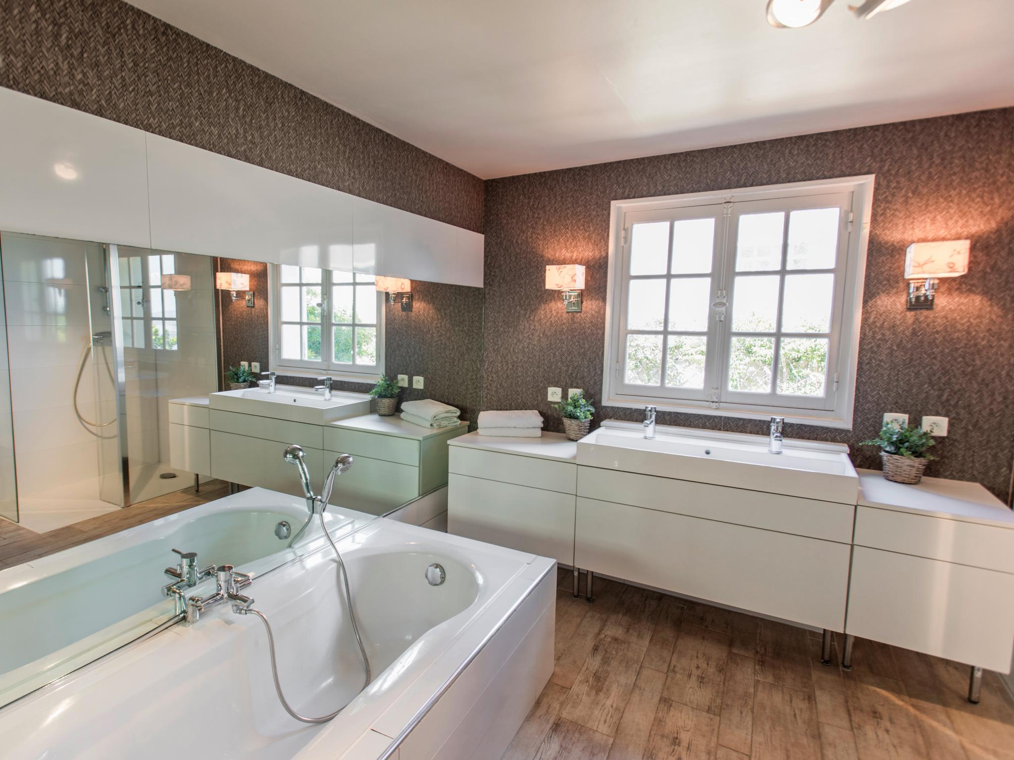 Swimming pool area at Lessix in Les Issambres