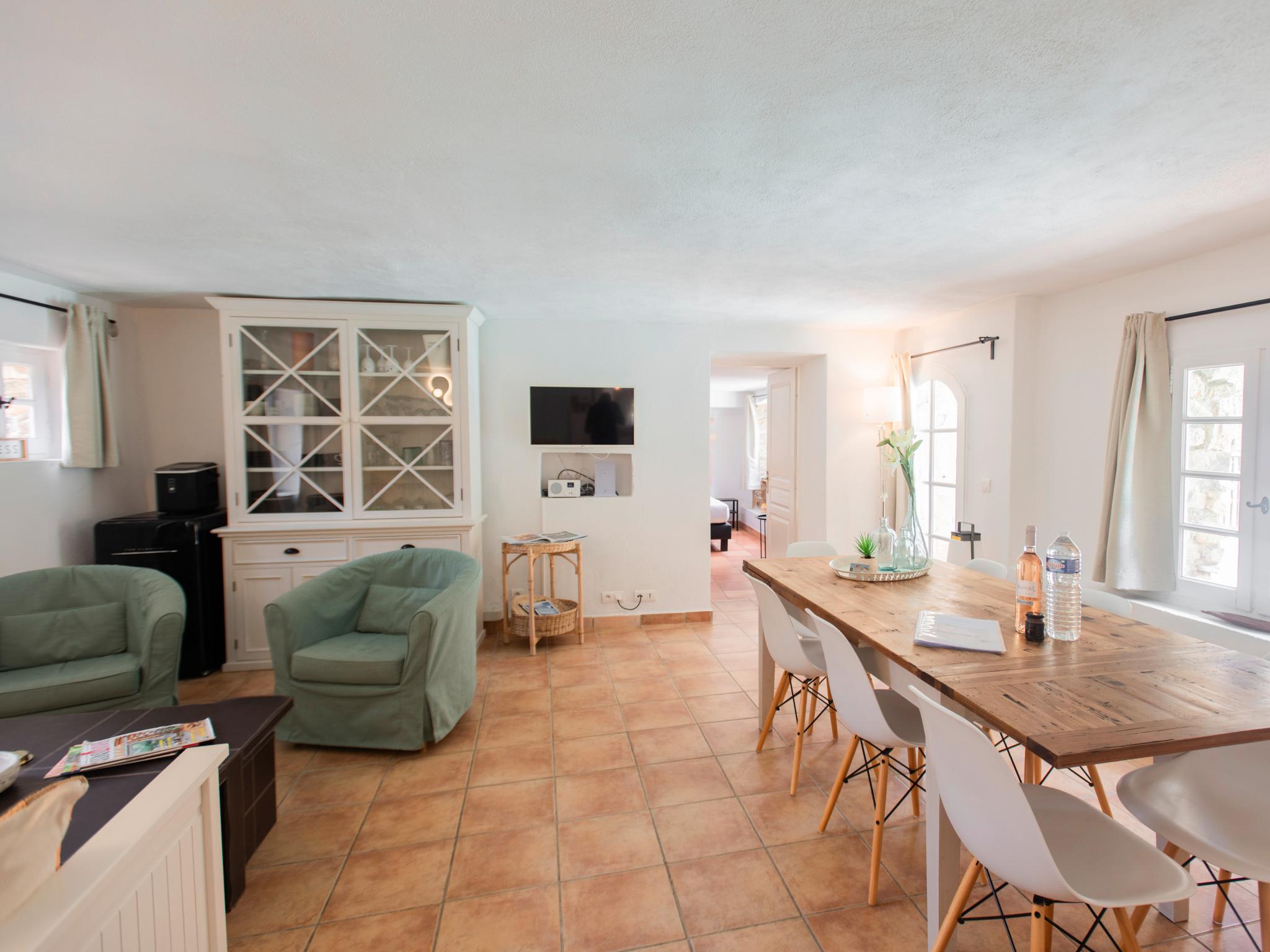 Bedroom with comfortable beds at Emponse7 in Le Plan de la Tour